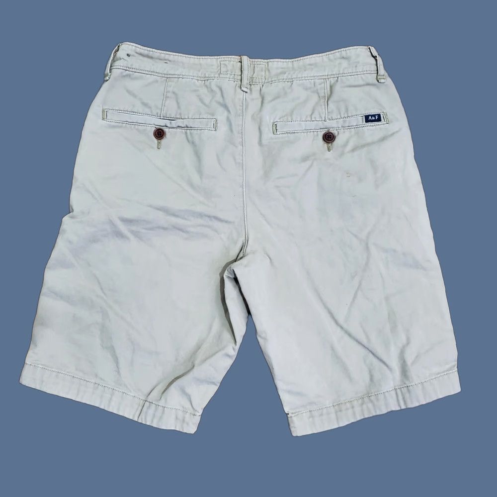 Abercrombie & Fitch Abercrombie & Fitch Shorts Mens 28 Beige Chino Flat Front 10 Inch Inseam Casual Size US 28 / EU 44 - 1 Thumbnail