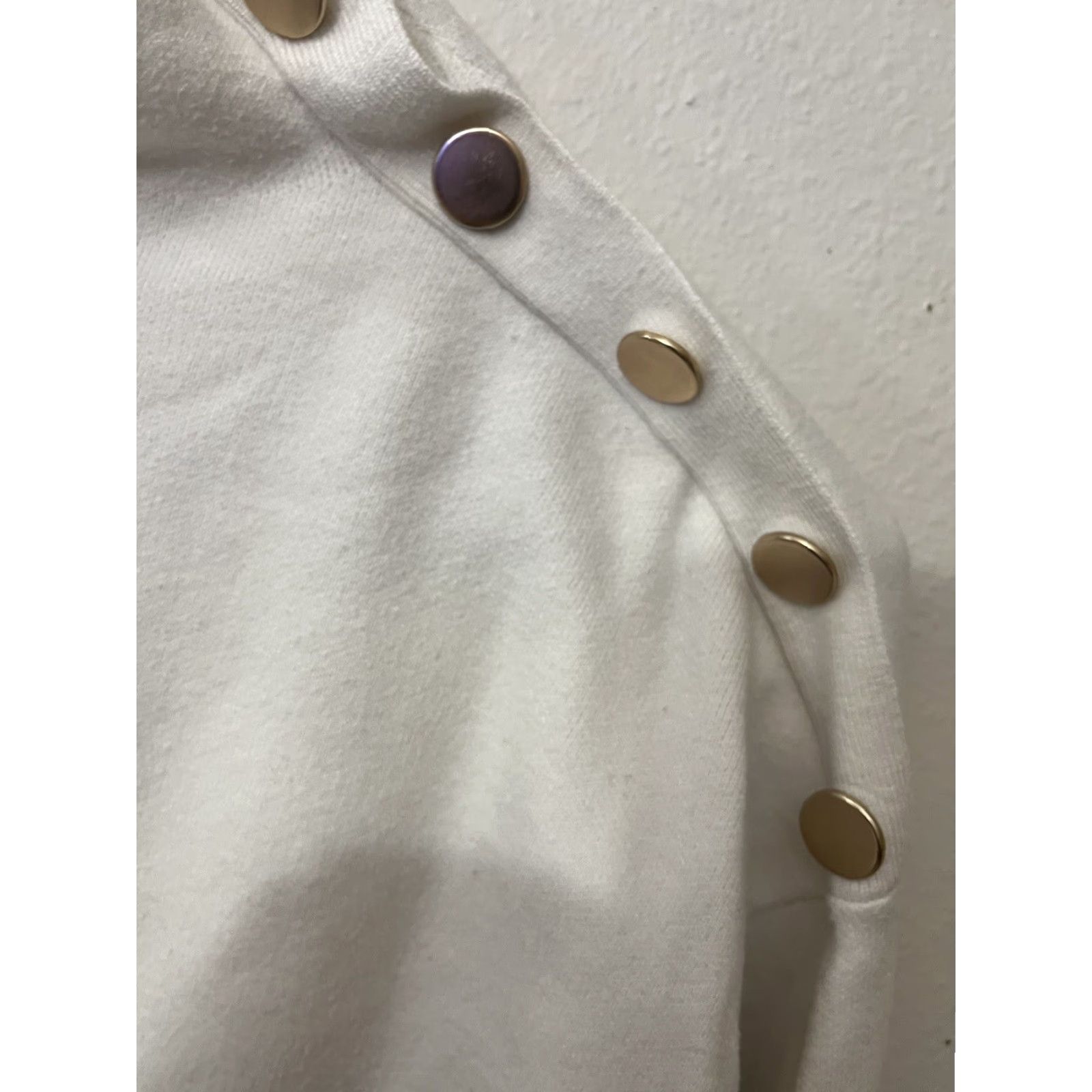 Vintage T TAHARI Ivory Ribbed Button Dolman Sleeve Crew Neck Sweater Sm Womens Size S / US 4 / IT 40 - 4 Thumbnail