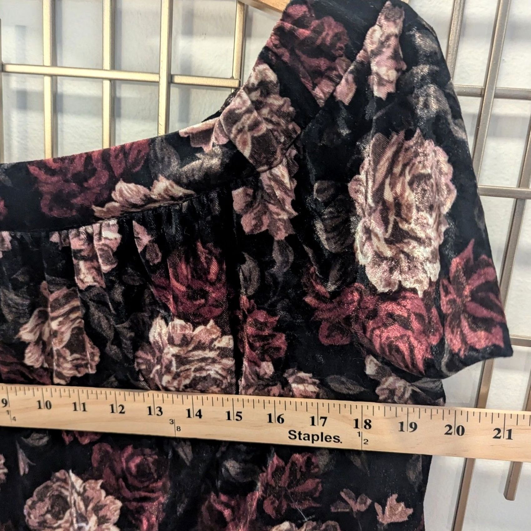 Vintage A. Byer Black Floral Velvet Off Shoulder Cap Sleeve Top Women's L Velvet Off Shoulder Shirt Size L / US 10 / IT 46 - 5 Thumbnail