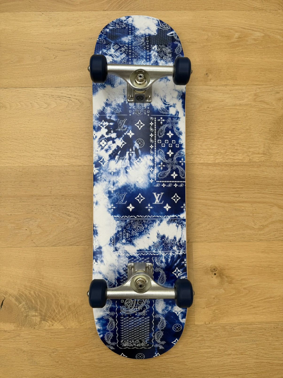 Louis Vuitton Louis Vuitton blue monogram bandana wood skateboard Size ONE SIZE - 1 Thumbnail