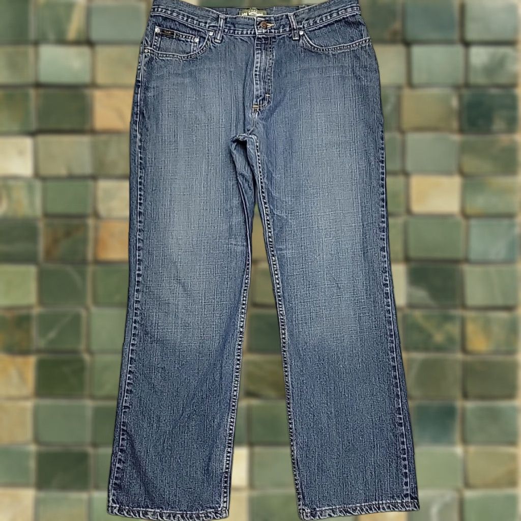 Lee Lee Jeans Men 38x32 Blue Denim Relaxed Fit Straight Leg Med Wash Premium Select Jeans Men 38 Blue Denim Relaxed Straight 90s USA American Mens Size US 38 / EU 54 - 1 Thumbnail