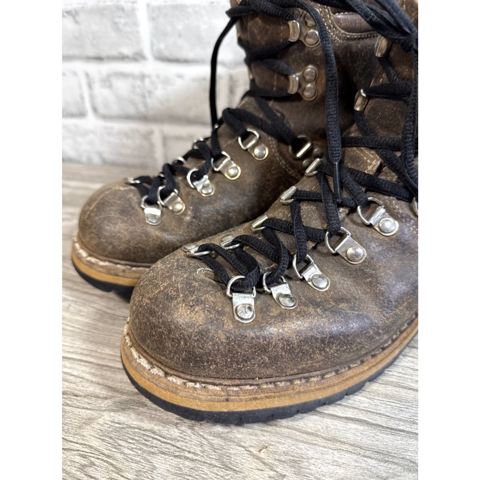 LOWA VINTAGE LOWA Boots Mens 5.5 N Leather Vibram Hiking Mountaineering 80’s Germany Mens Boots Leather Vibram Hiking Mountaineering 80s Germany Size US 6 / EU 39 - 2 Thumbnail