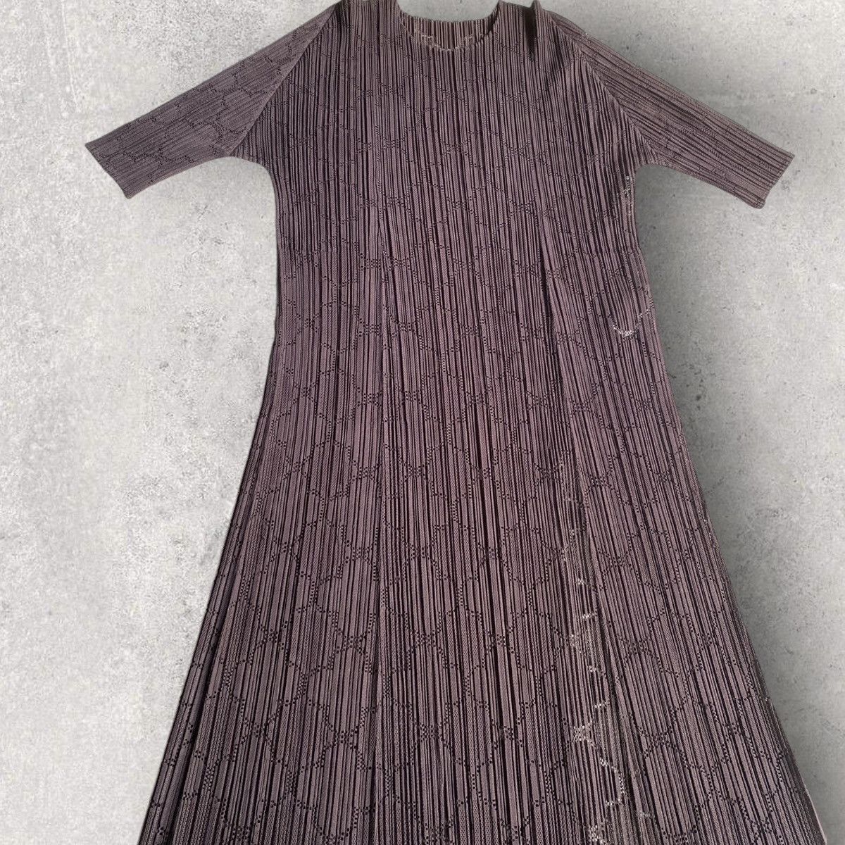 Issey Miyake Perforated Pleated Dress Size L / US 10 / IT 46 - 2 Thumbnail
