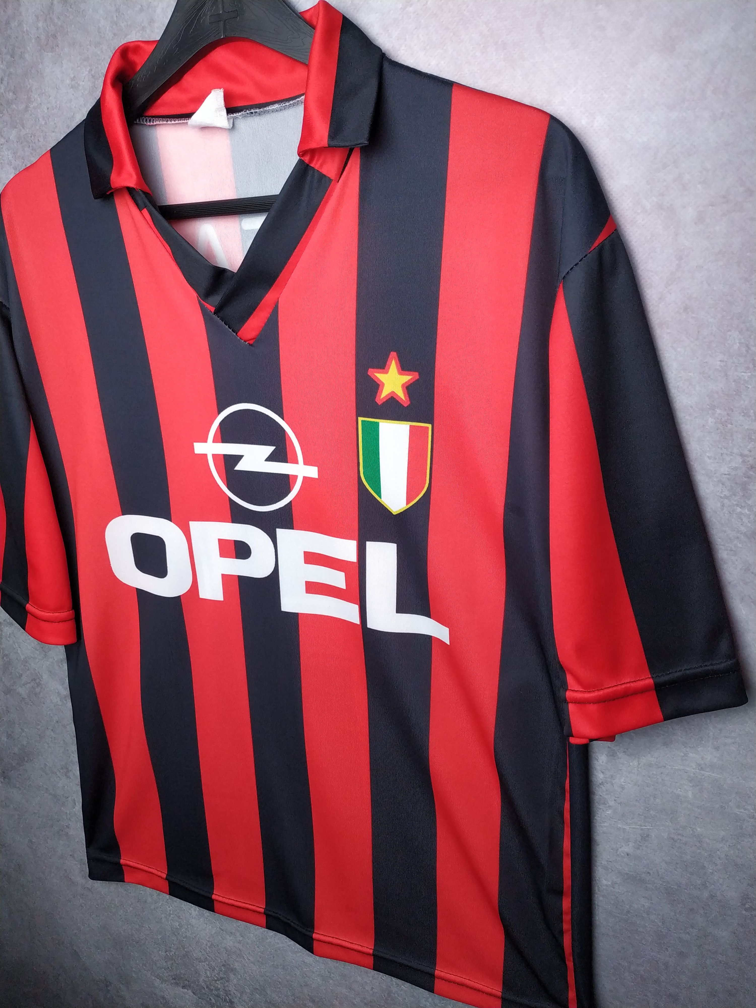 Vintage Weah AC Milan football soccer jersey Size US S / EU 44-46 / 1 - 7 Thumbnail