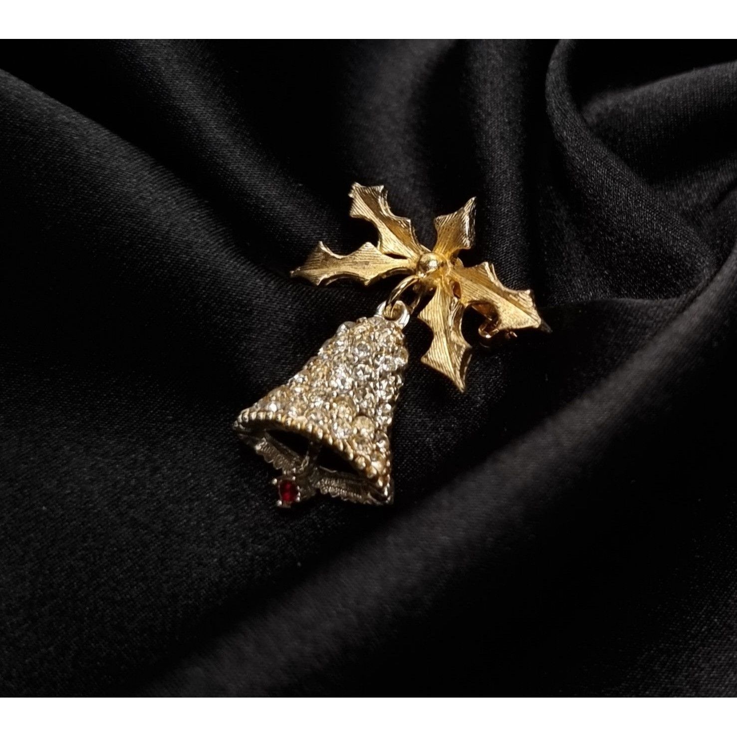 Vintage Vintage 1950's-1960's Signed DODDS Gold-Tone Rhinestone Chri Size ONE SIZE - 3 Thumbnail
