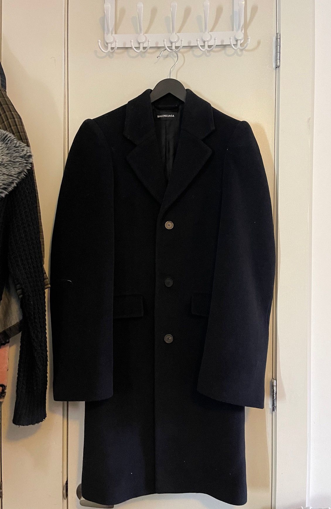 Balenciaga Balenciaga AW20 single breasted steroid coat Size US S / EU 44-46 / 1 - 1 Thumbnail
