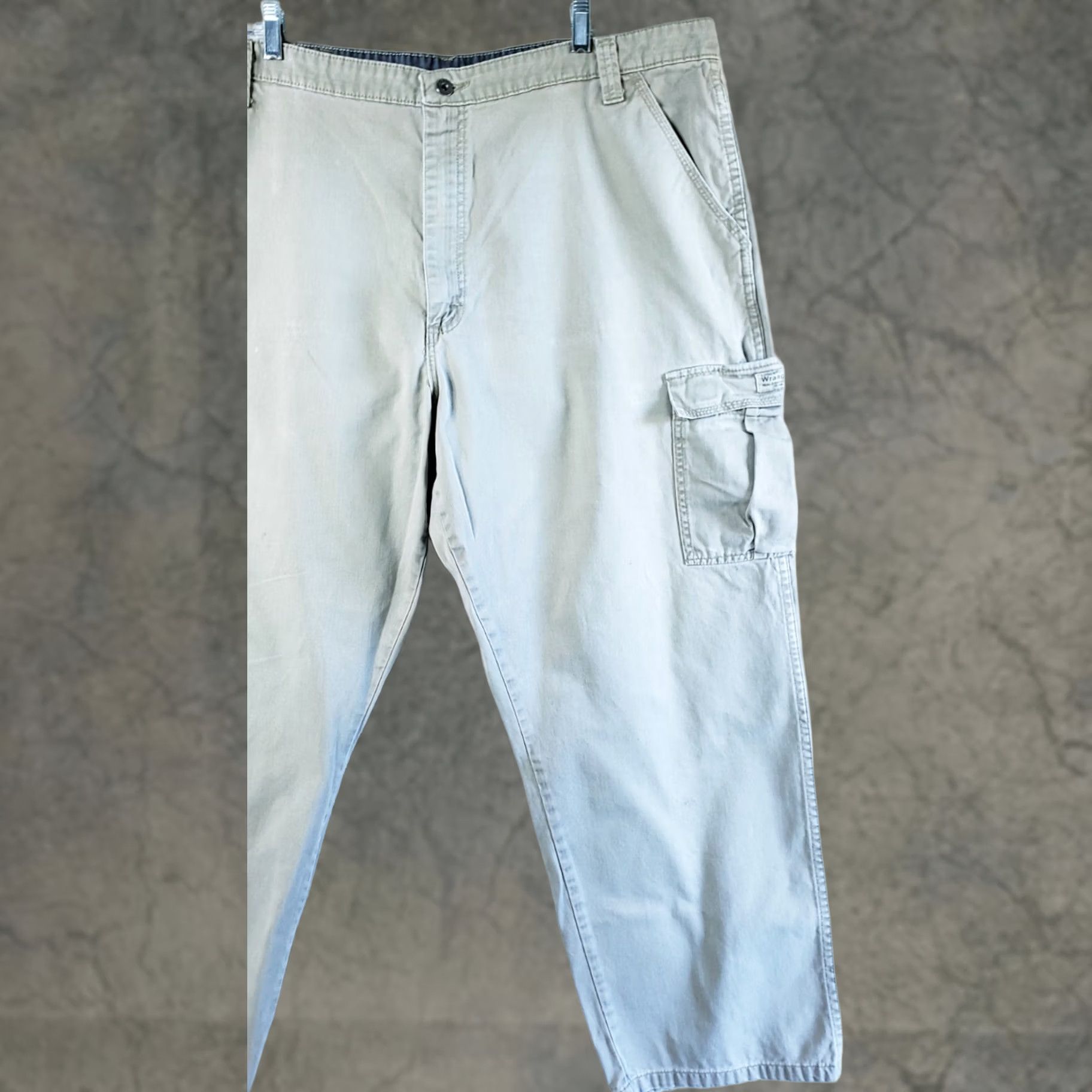 Wrangler Wrangler Cargo Pants Men 42x30 Straight Leg Khaki Regular Size US 42 / EU 58 - 1 Thumbnail