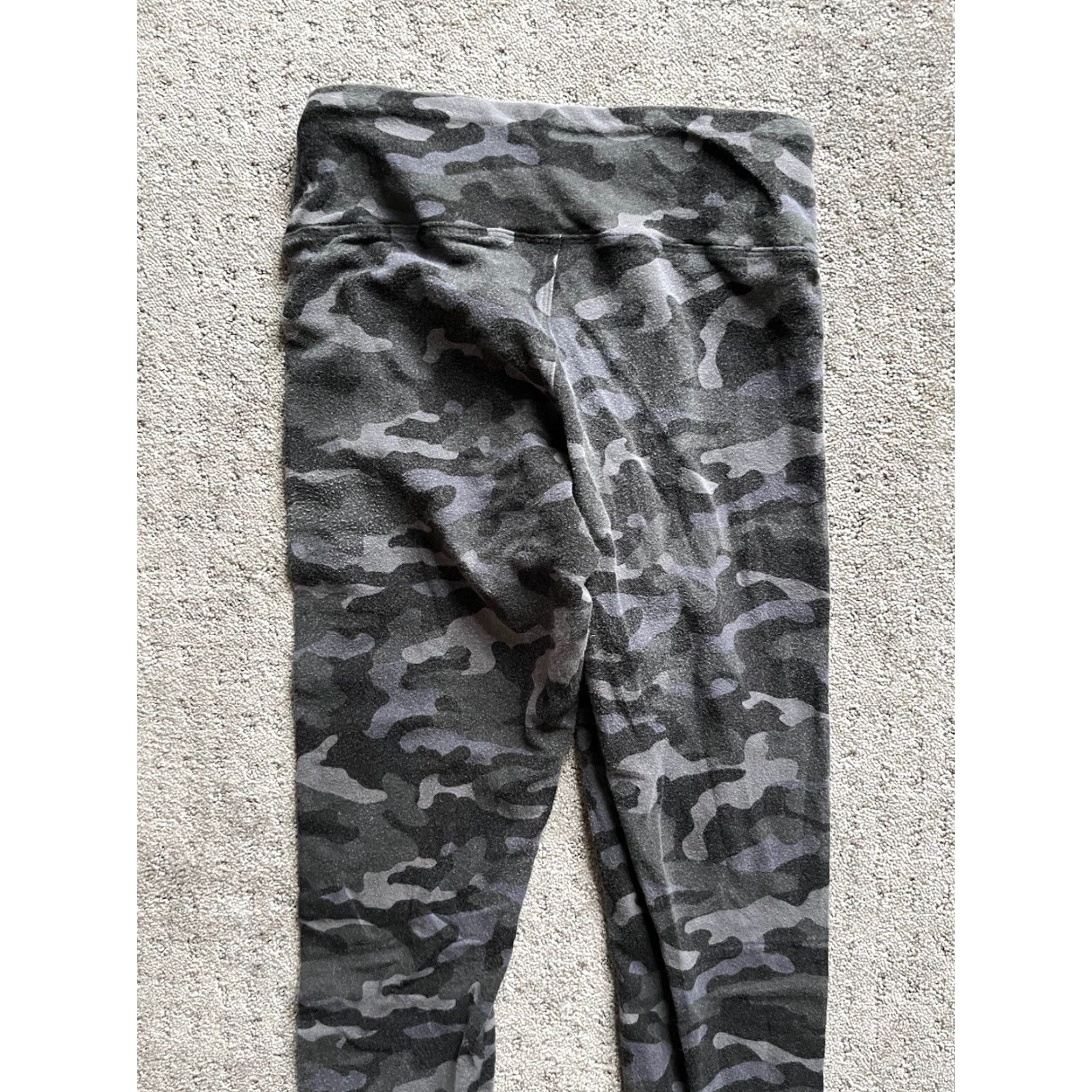 Express Express Women's Leggings Small Mid Rise Gray Camo Stretch Ankle Workout Pants, Express, Leggings, Women, S, Gray, Camouflage, 8.5-10.5 in Rise Size 28" / US 6 / IT 42 - 4 Thumbnail