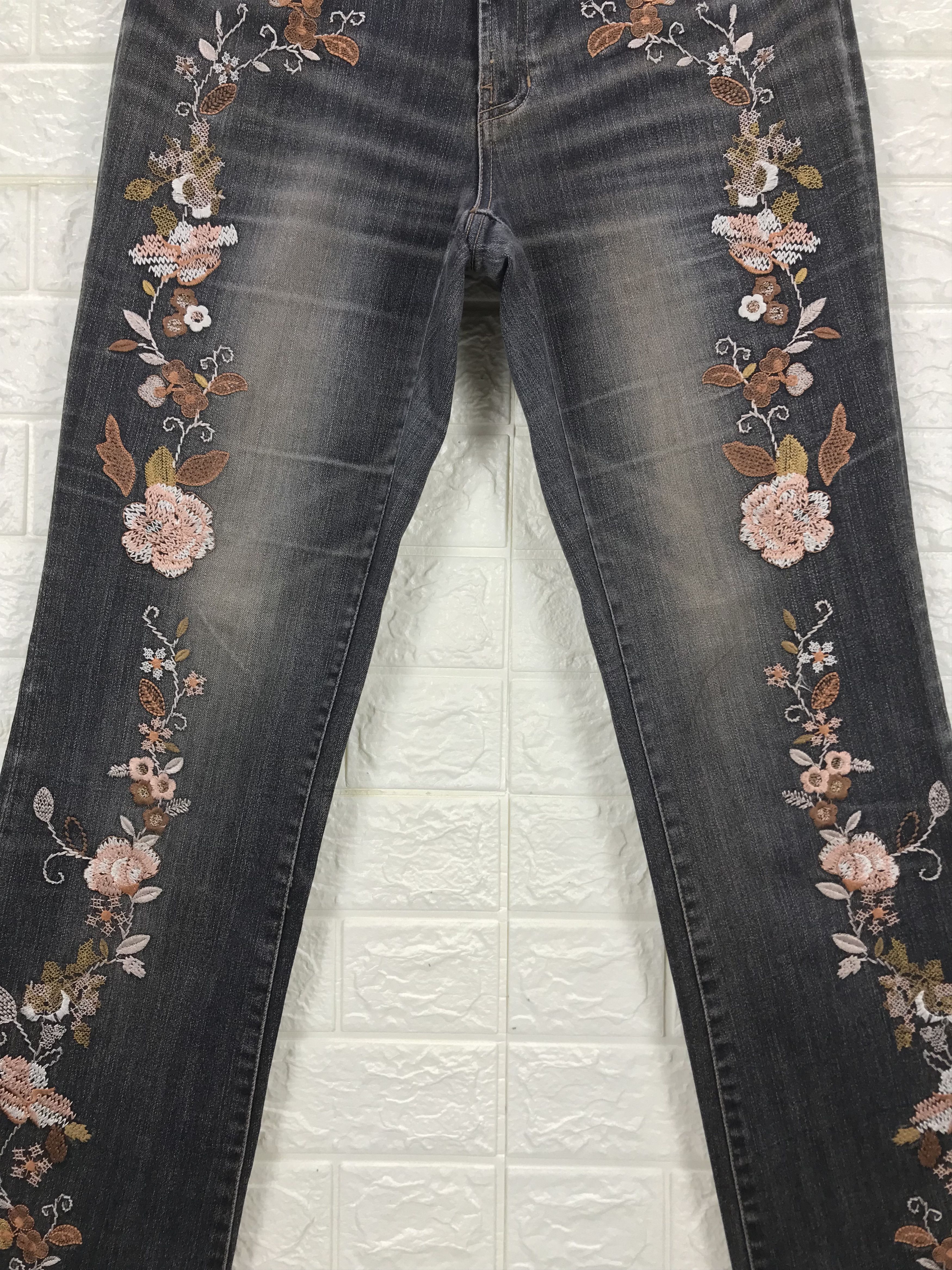 Japanese Brand Vintage Japanese Embroidered Art Bell Bottom Flare Jeans Size 29" - 3 Thumbnail