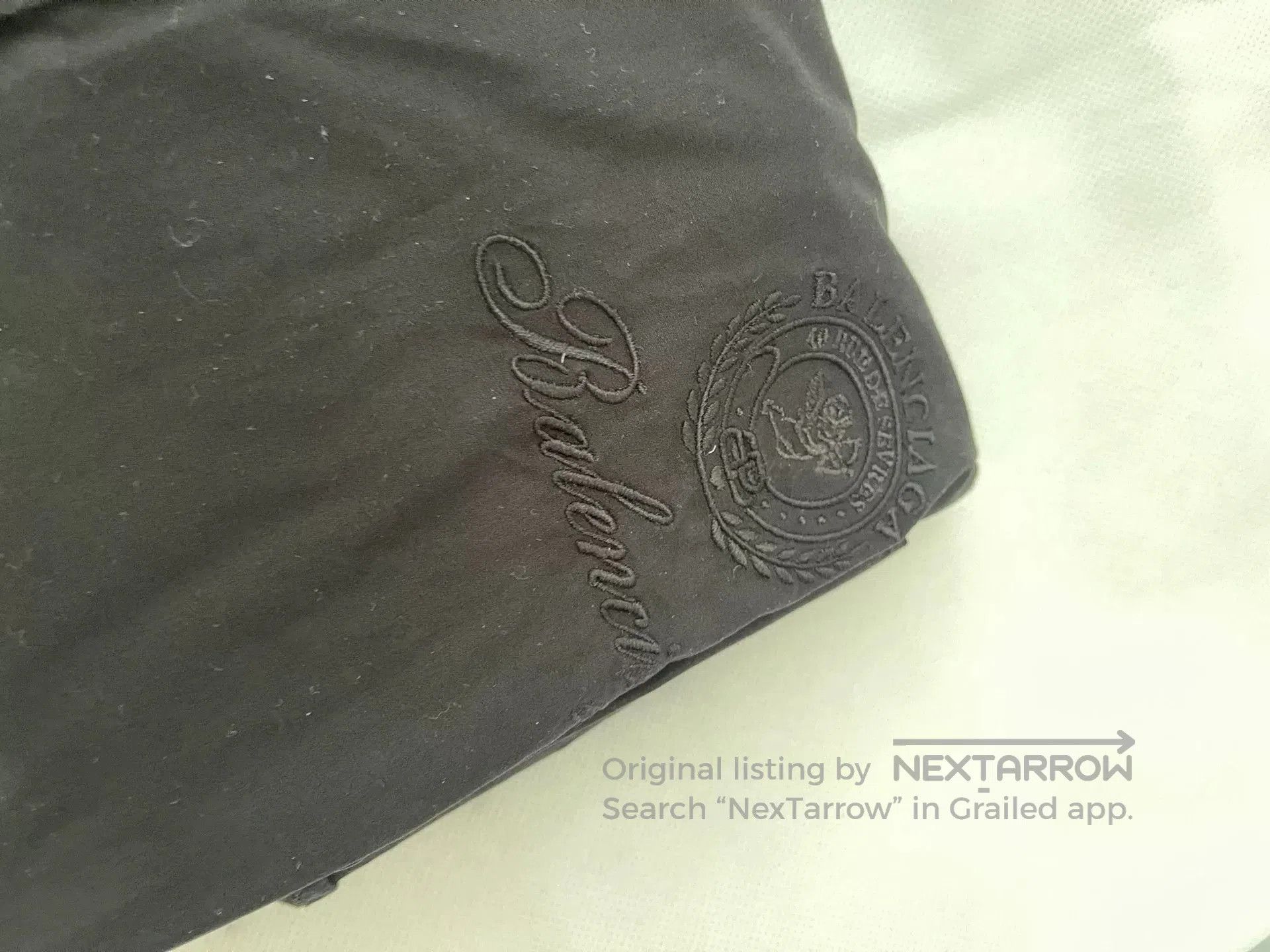Balenciaga balenciaga qixi crest long sleeve shirt. Size US M / EU 48-50 / 2 - 2 Thumbnail
