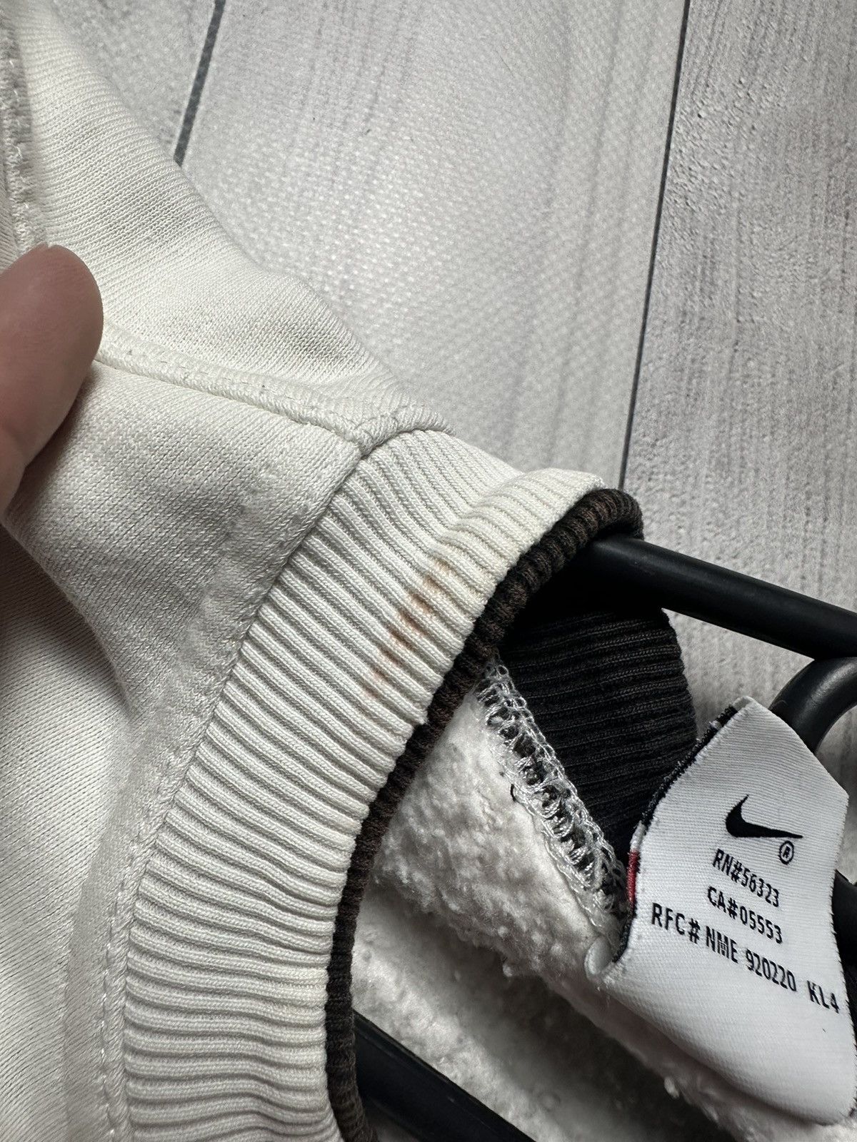 Vintage Vintage Nike sweatshirt logo white size M/L central swoosh Size US M / EU 48-50 / 2 - 6 Thumbnail