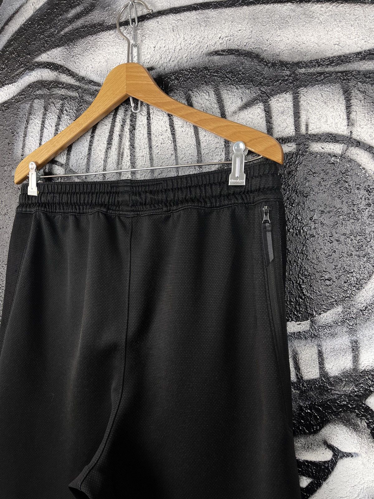 Nike Nike NBA Bucks Black Shorts Men’s Size Large Size US 33 - 4 Thumbnail