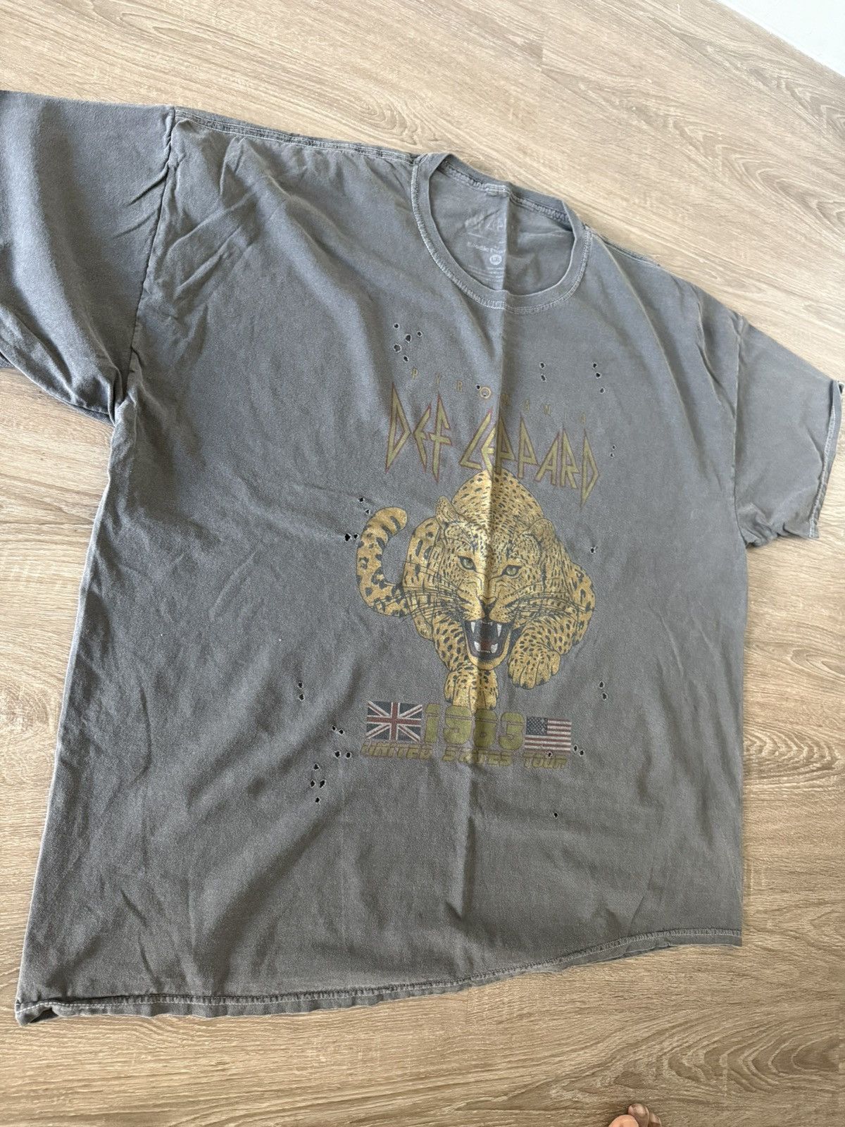 Urban Outfitters Def leopard rock band merch tee Size US XL / EU 56 / 4 - 2 Thumbnail