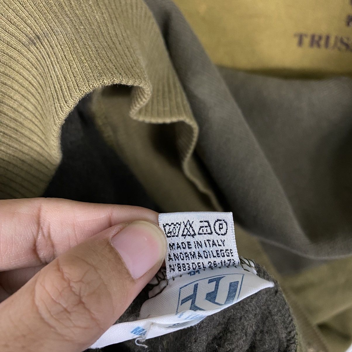 Japanese Brand Vintage Turtle Neck Sweatshirt Trussardi Big Logo Size US M / EU 48-50 / 2 - 16 Thumbnail