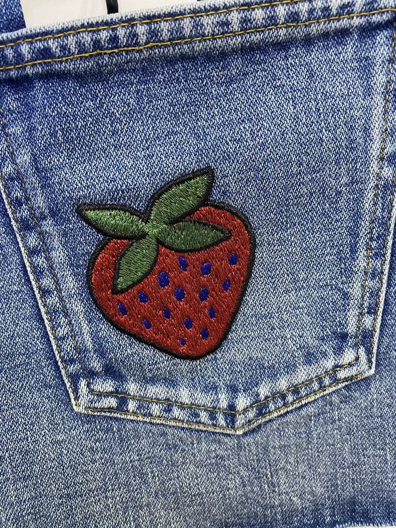 Gucci Gucci Denim strawberry embroidered shorts Size 27" / US 4 / IT 40 - 3 Thumbnail