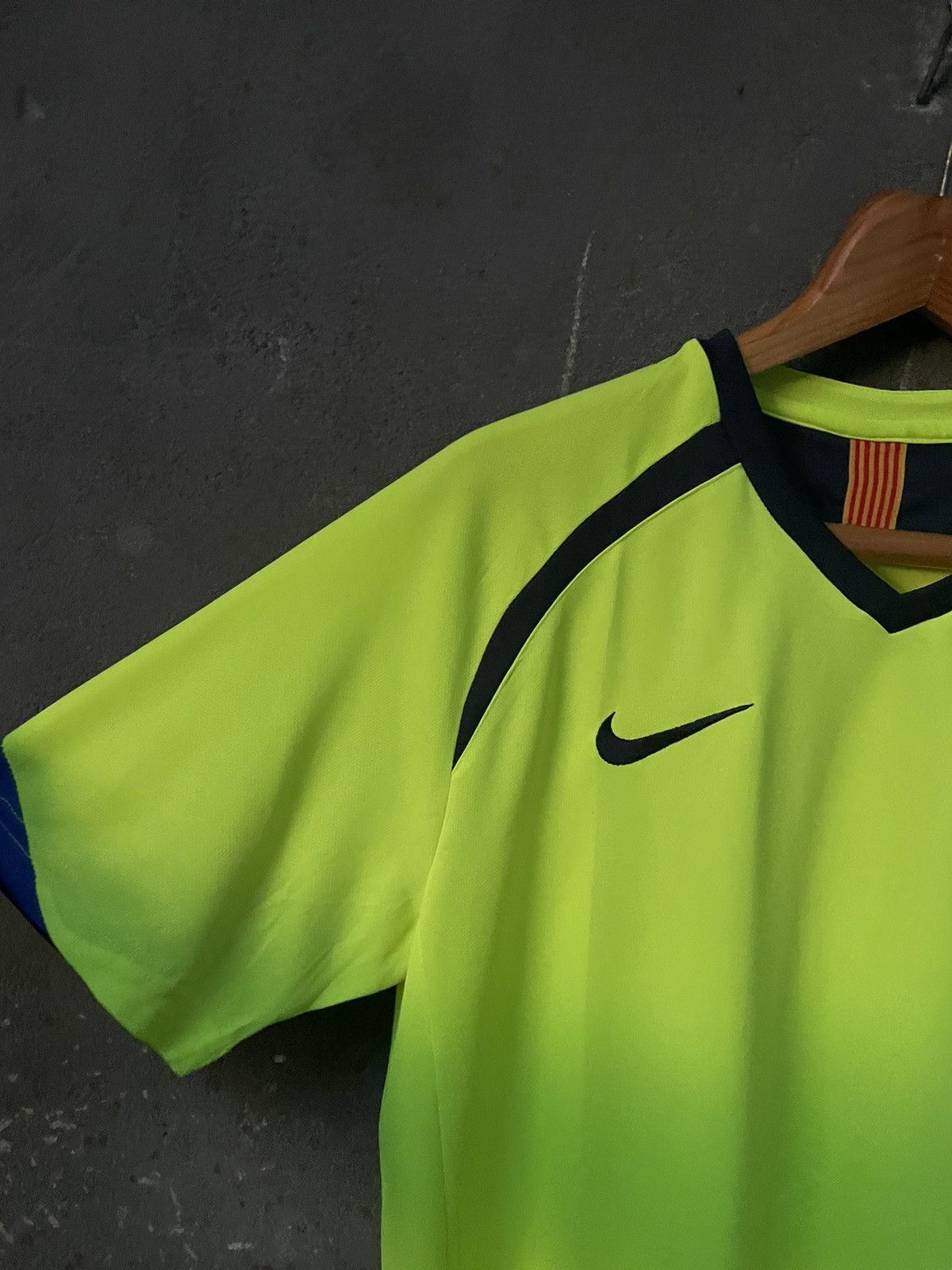Nike × Vintage Vintage Nike Fc Barcelona 2005/2006 Away Football Shirt Size US L / EU 52-54 / 3 - 7 Thumbnail