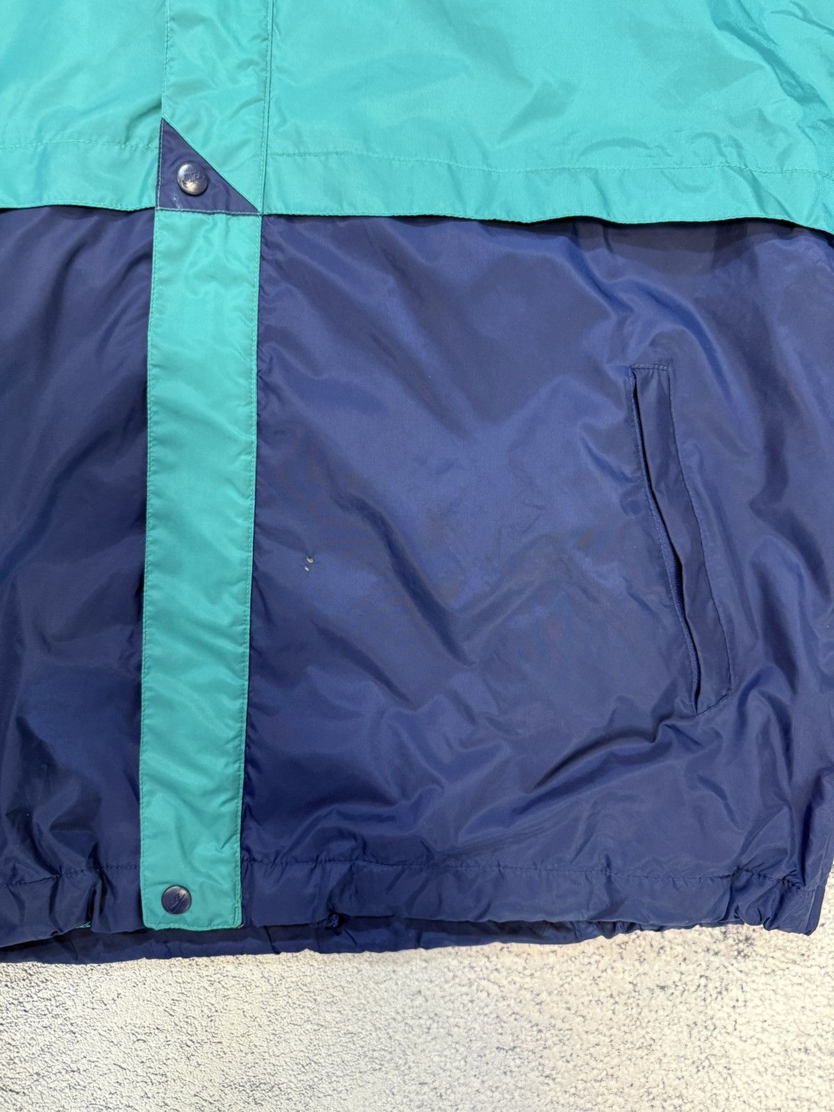 Nike Nike Vintage Windbreaker Jacket Men M Hooded Nylon Retro 90s Size US M / EU 48-50 / 2 - 16 Thumbnail