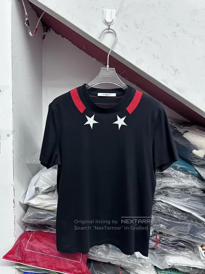 Givenchy Givenchy Black and Red Star Short Sleeve T-Shirt Size US S / EU 44-46 / 1 - 1 Thumbnail