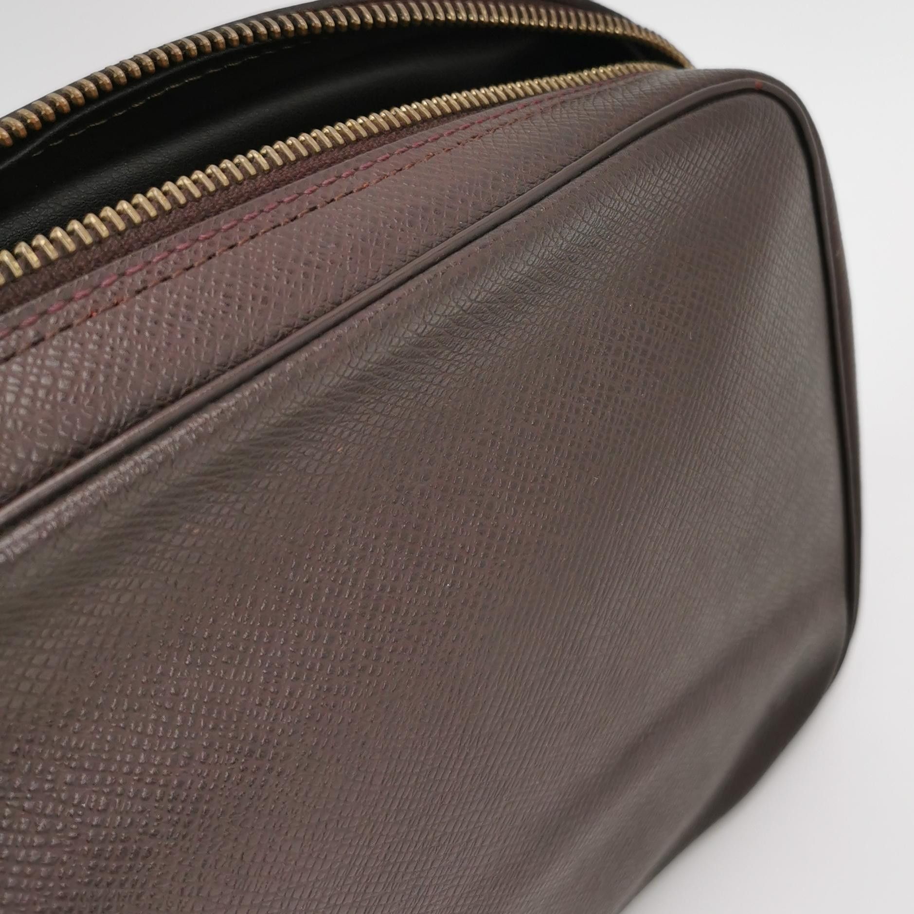 Louis Vuitton Louis Vuitton (LV) Cowhide solid color zipper embossed lett Size ONE SIZE - 8 Thumbnail