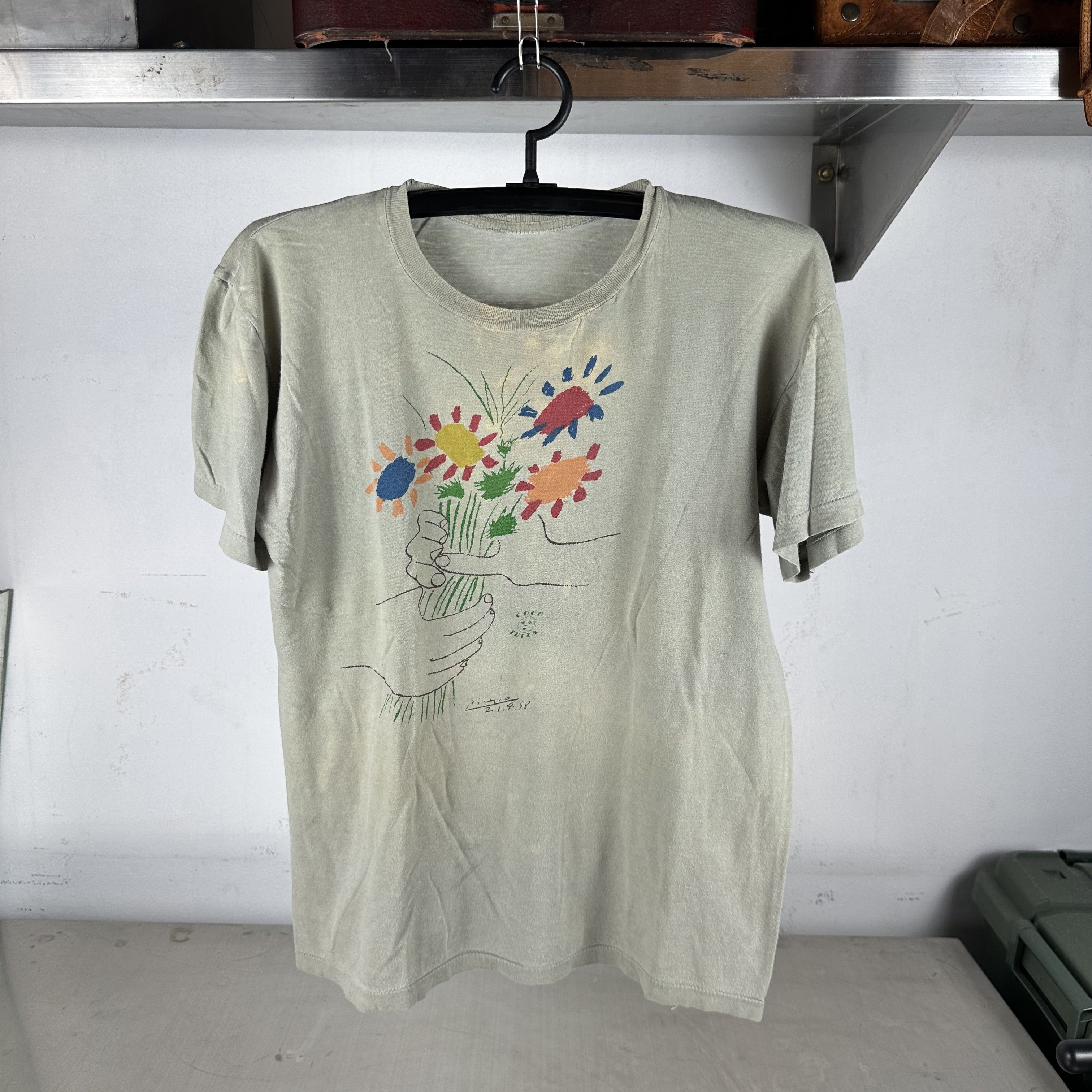 Vintage Vintage 90s Pablo Picasso Bouquet of Peace Artwork T-Shirt Size US M / EU 48-50 / 2 - 1 Thumbnail