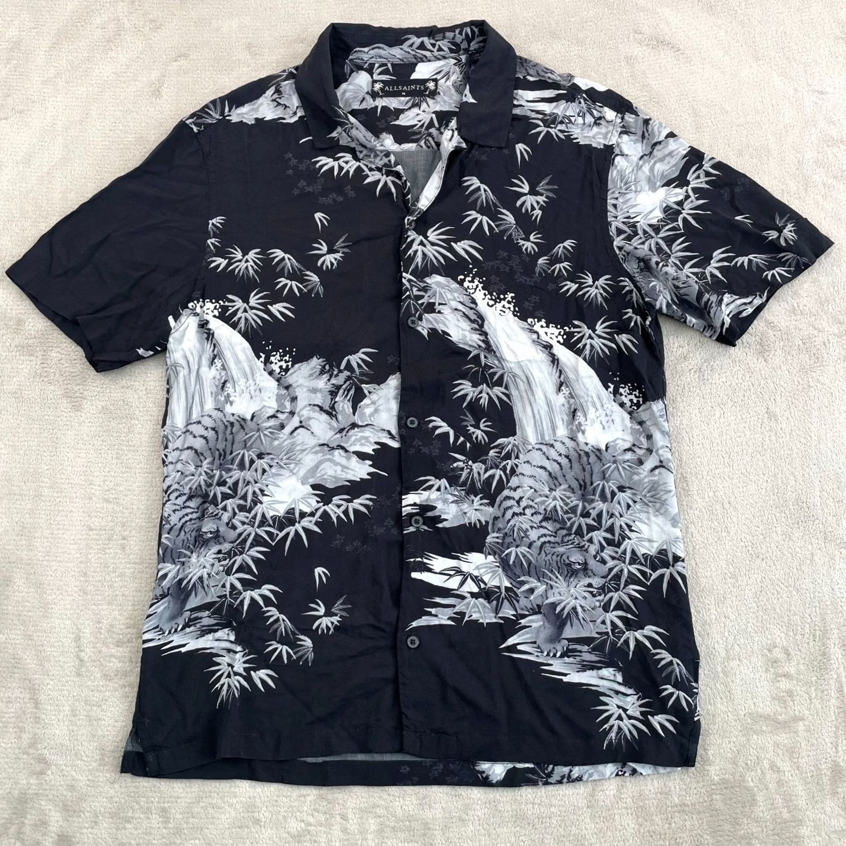 Allsaints AllSaints Java Camp Shirt Men M Black White Hawaiian Floral Short Sleeve Button-Up Collar Spread Casual Workwear 90s Theme Mens Size US M / EU 48-50 / 2 - 4 Thumbnail
