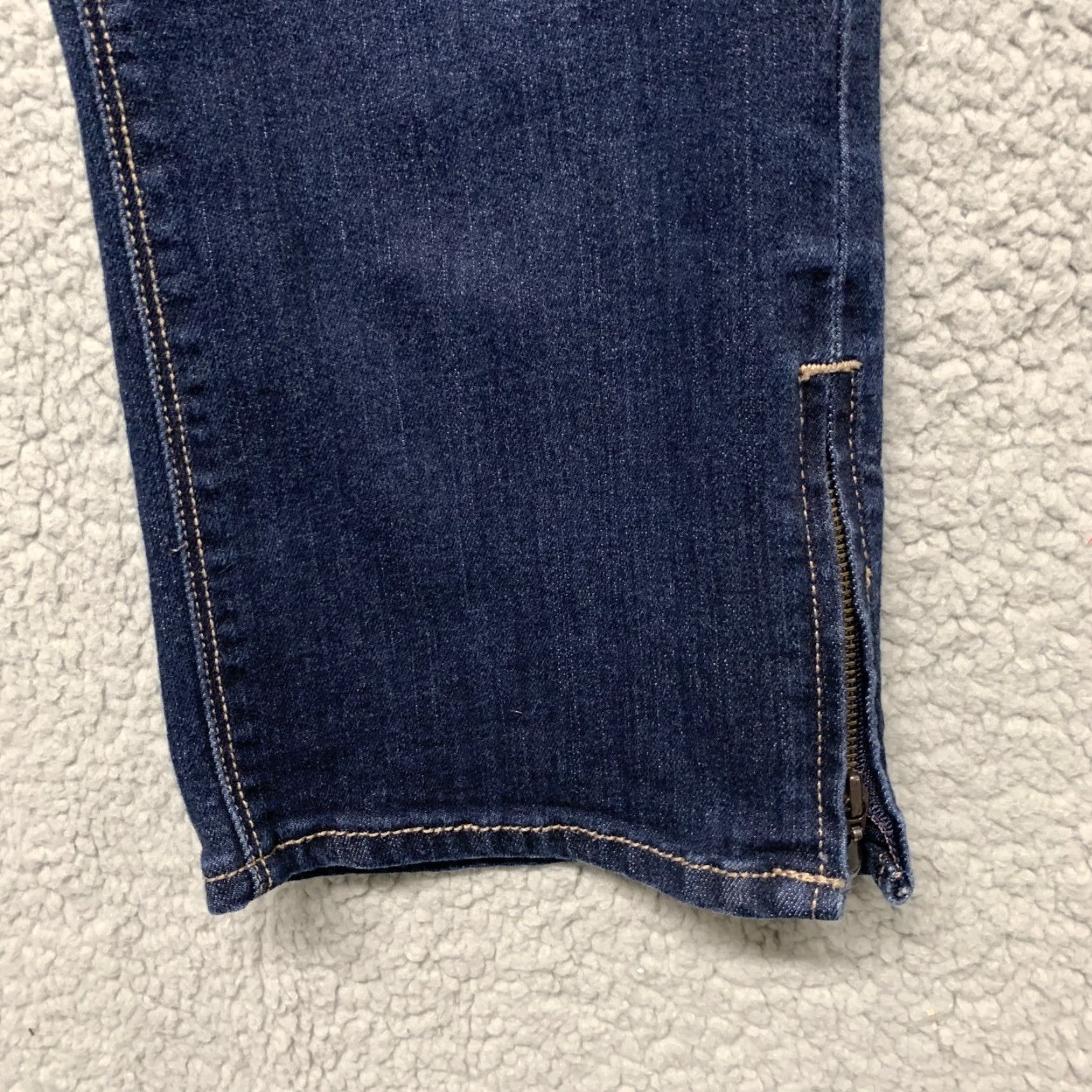 White House Black Market White House Black Market Jeans 6 Nior Blue Denim Cropped Dark Wash Regular Women Size 28" / US 6 / IT 42 - 4 Thumbnail
