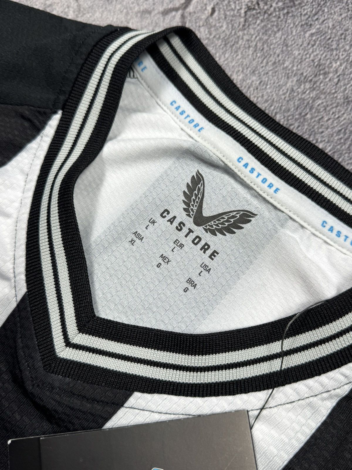 Castore Newcastle United x Castore HOME Jersey Size US L / EU 52-54 / 3 - 6 Thumbnail