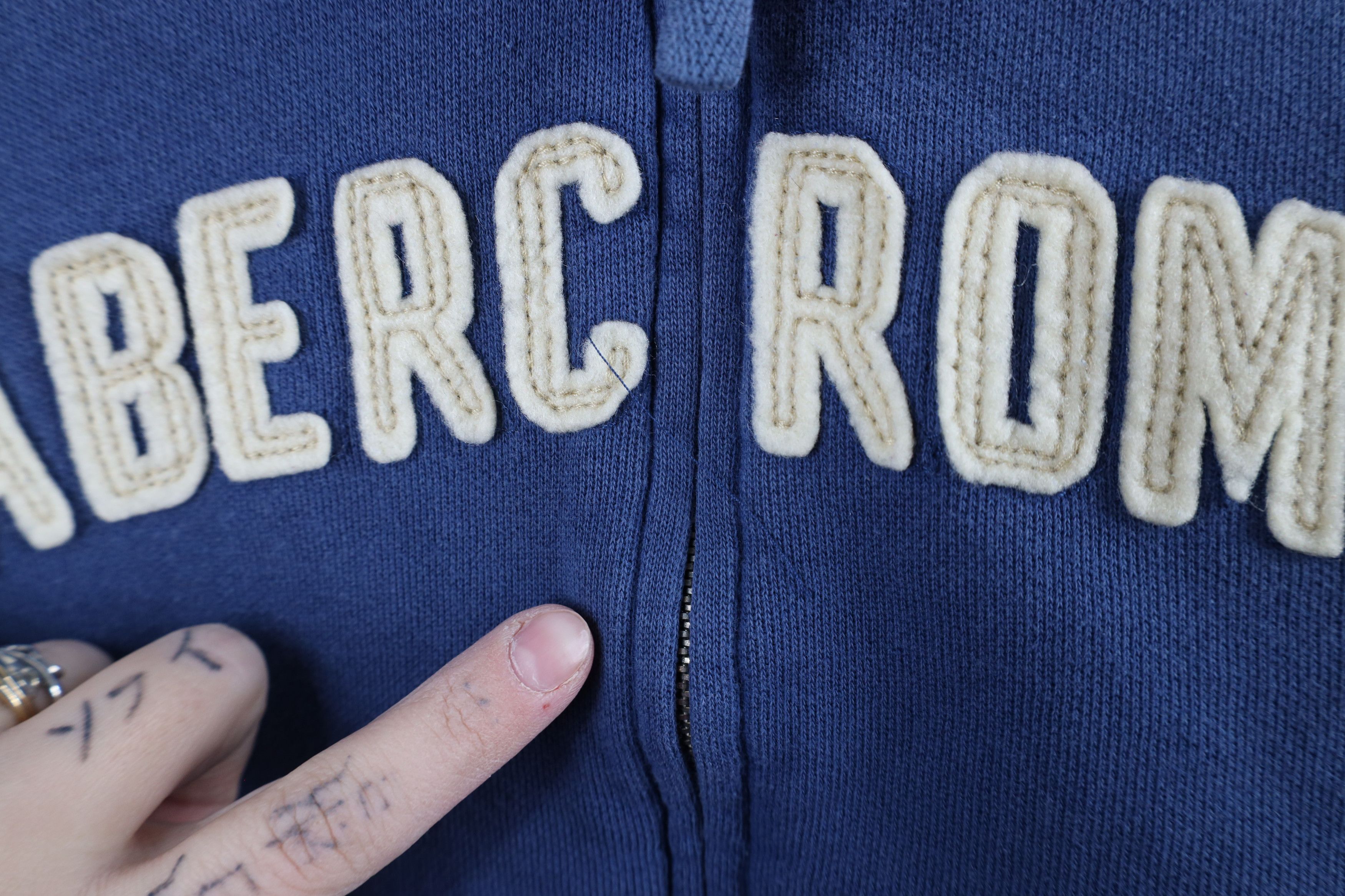Abercrombie & Fitch × Vintage Vintage Y2K Abercrombie & Fitch Spell Out Full Zip Hoodie Size L / US 10 / IT 46 - 5 Thumbnail