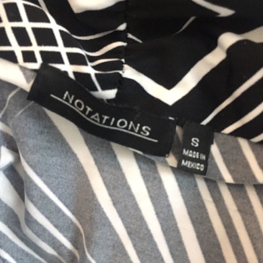 Other Notations SZ S Black & White Abstract Wrap Blouse Size S / US 4 / IT 40 - 3 Thumbnail