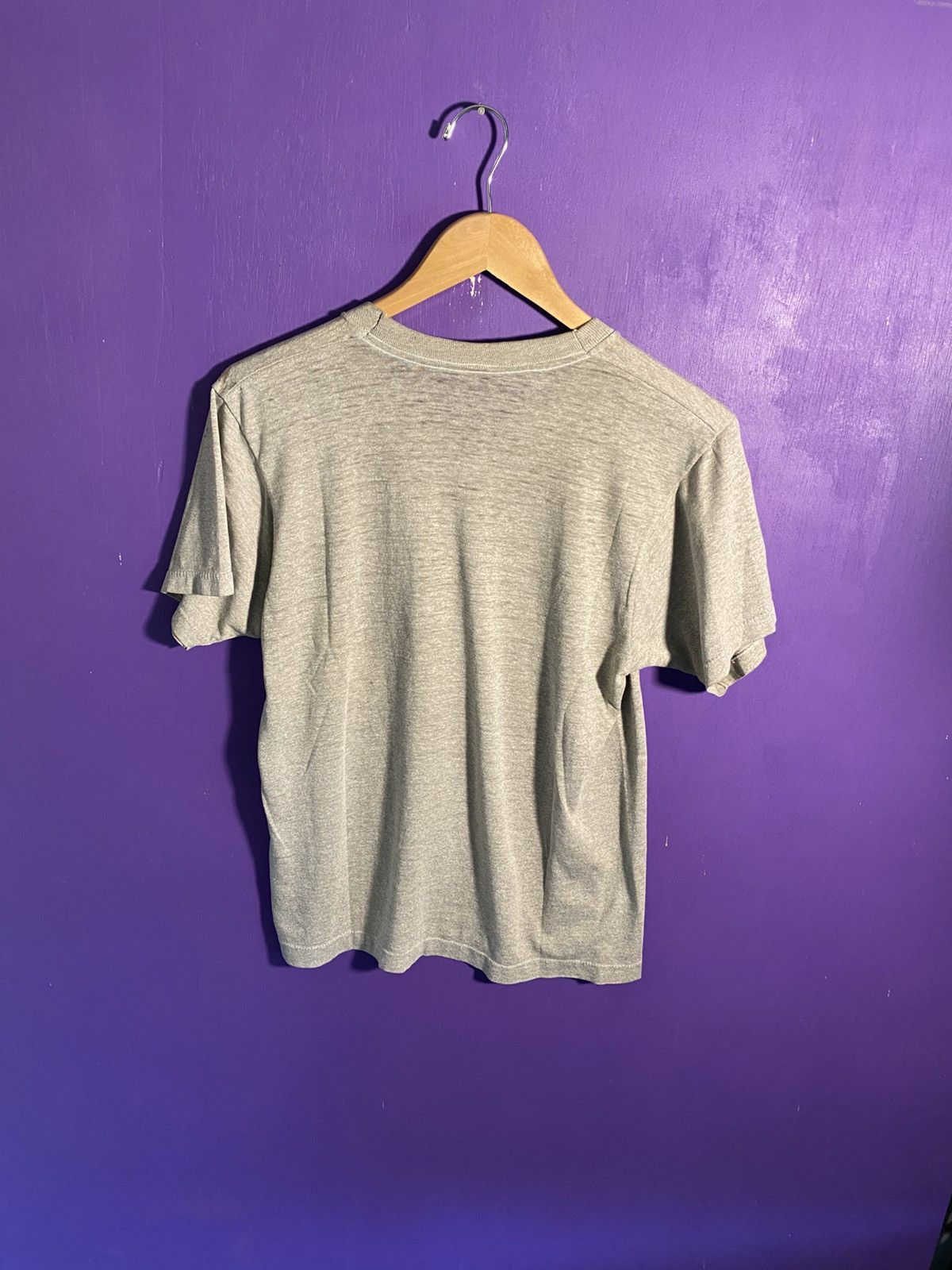 Other Vintage 80s College of useless knowledge t-shirt Size US M / EU 48-50 / 2 - 2 Thumbnail