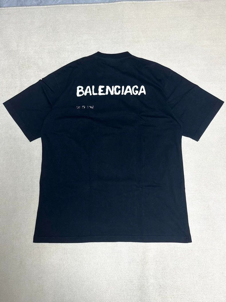 Balenciaga Balenciaga 23ss graffiti spray paint logo make old short sl Size US L / EU 52-54 / 3 - 1 Thumbnail