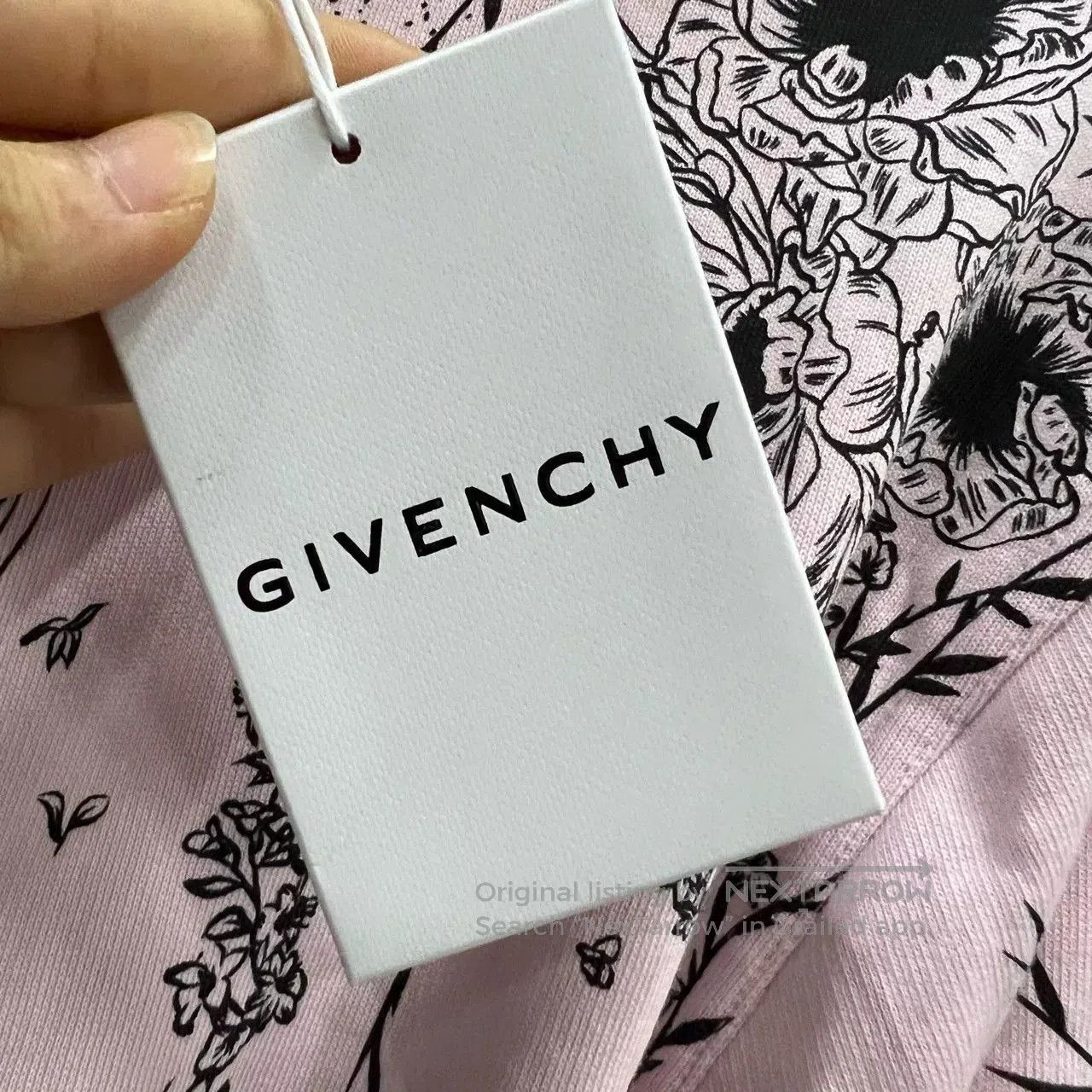 Givenchy Givenchy Gothic Print Hoodie in Pink. Size US XS / EU 42 / 0 - 5 Thumbnail