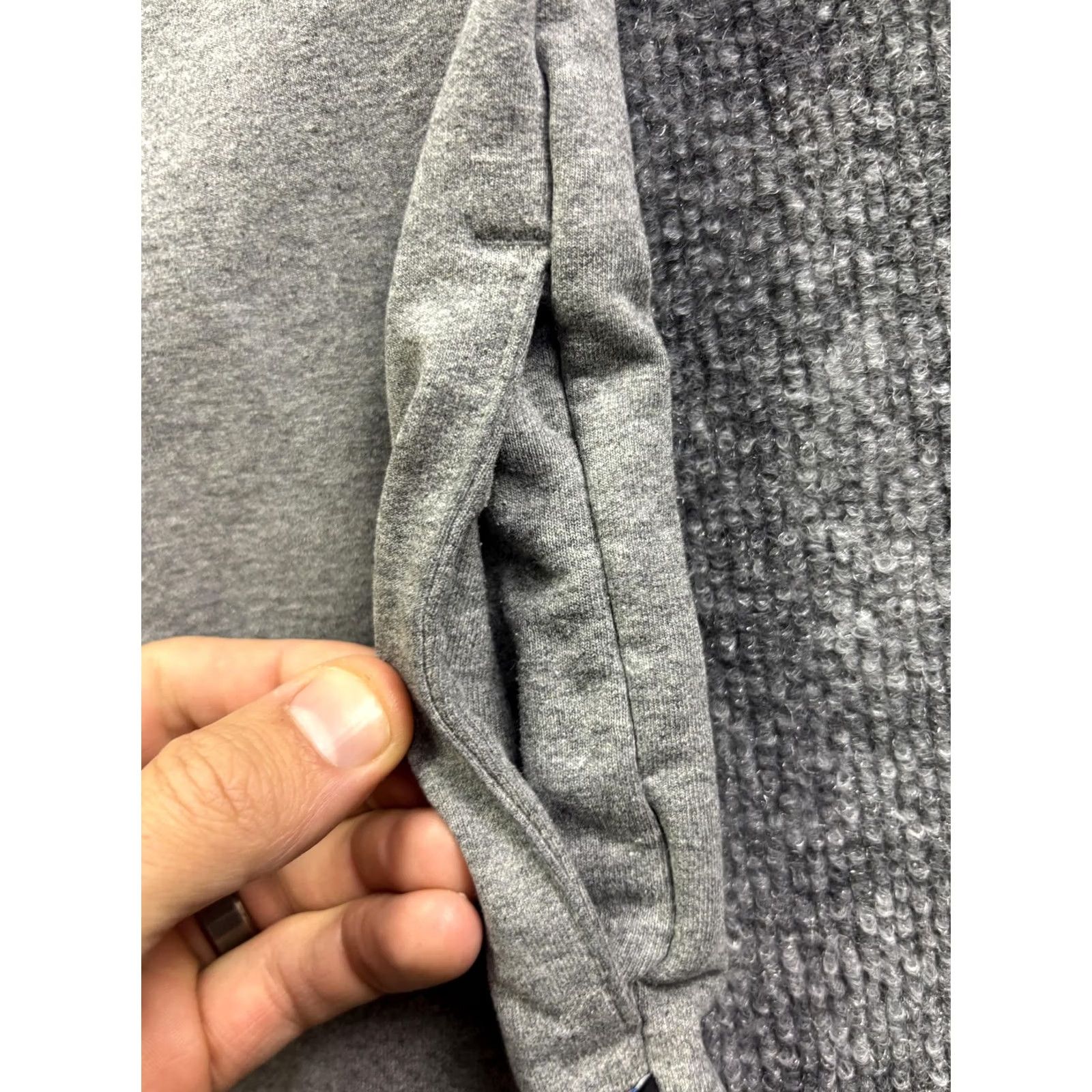 Patagonia Patagonia Hoodie Womens M Pullover Fleece Sweatshirt Bear Graphic Logo Gray Navidad? Size M / US 6-8 / IT 42-44 - 6 Thumbnail