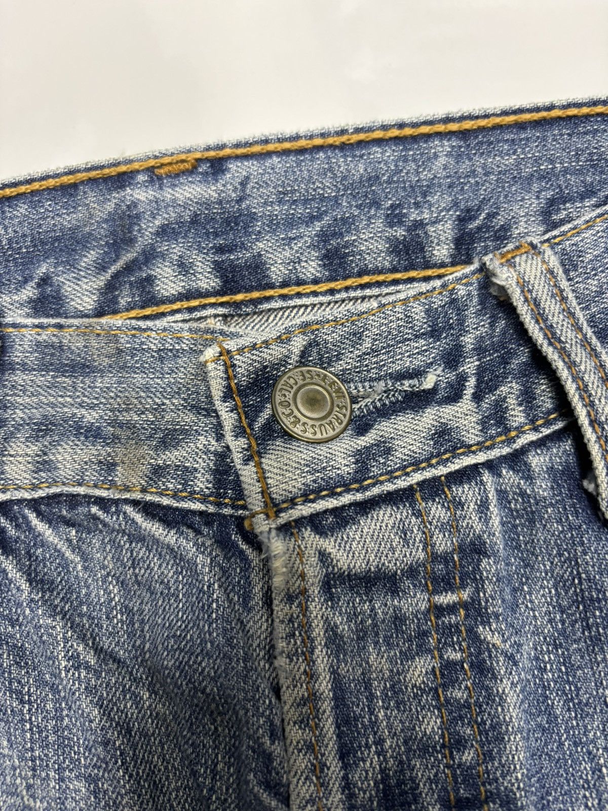 Levi's VINTAGE LEVIS 501 KURT COBAIN DISTRESSED DENIM JEANS Size US 30 / EU 46 - 12 Thumbnail