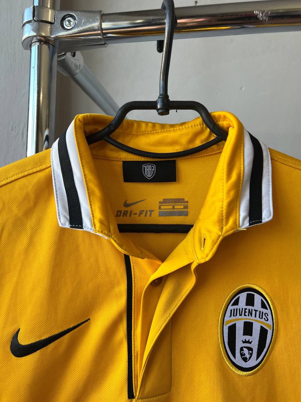 Nike 2013/14 JUVENTUS FC AWAY SOCCER JERSEY FOOTBALL SHIRT NIKE S Size US L / EU 52-54 / 3 - 5 Thumbnail