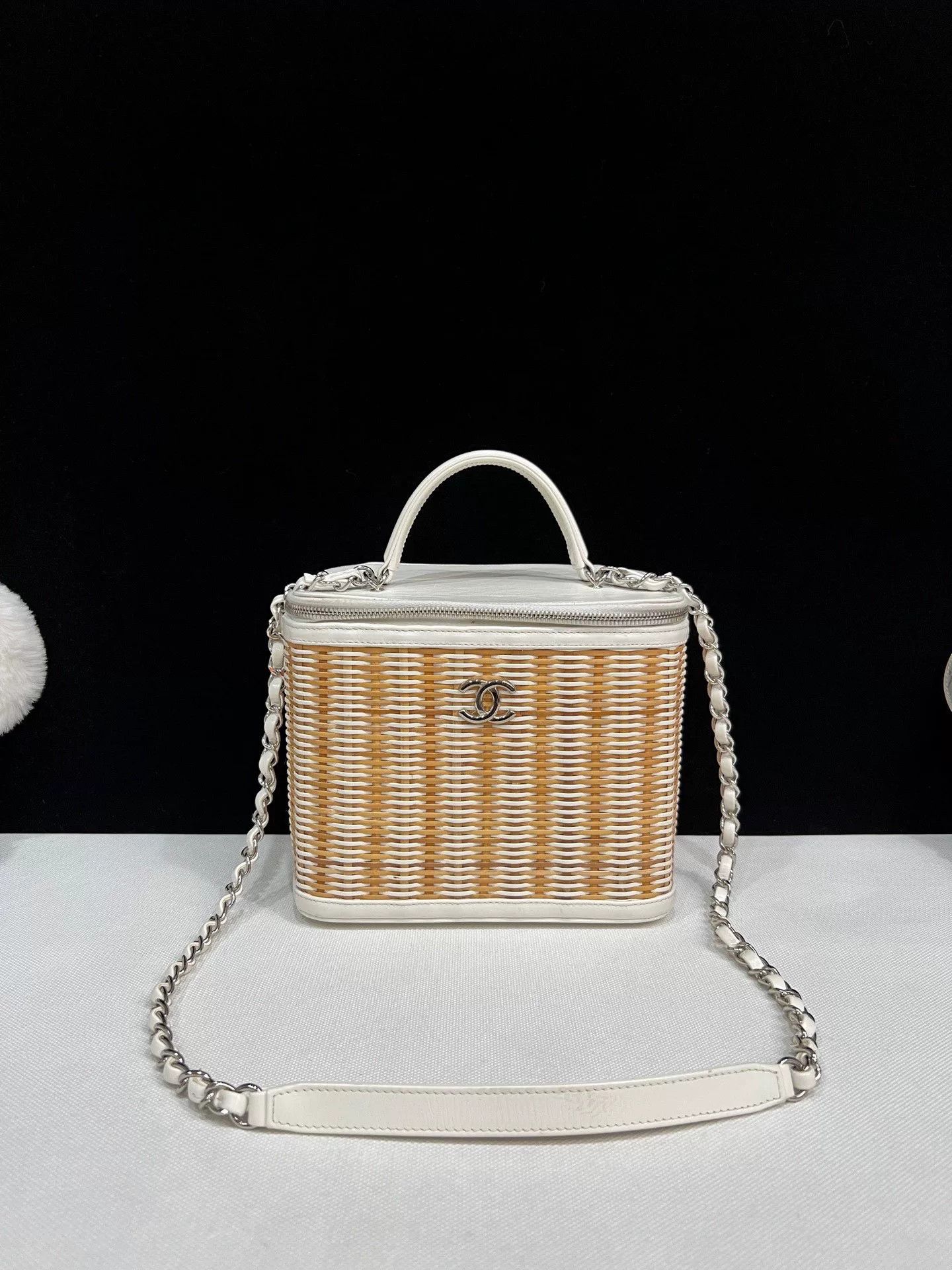 Chanel Pre-loved Bag Very good condition Size ONE SIZE - 1 Thumbnail