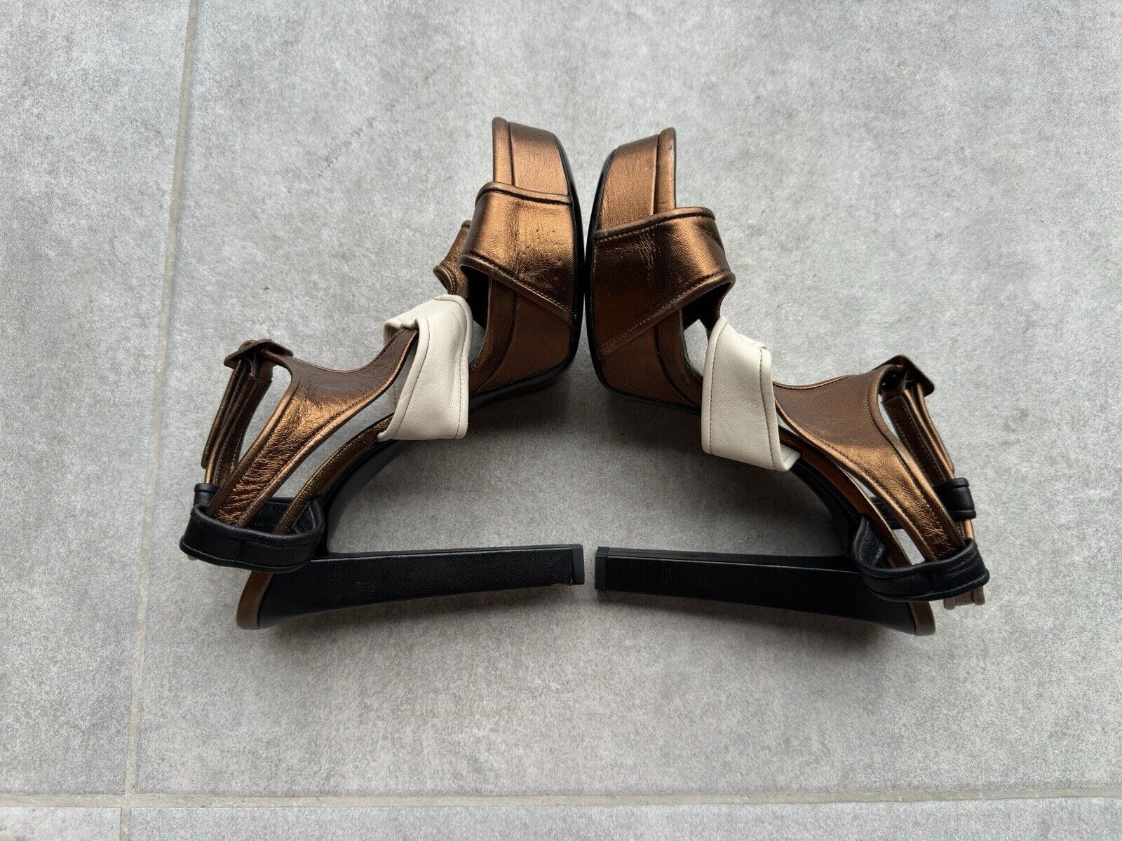 Gucci Gucci Hight Heel Gold Leather Platform Sandals Size 41 Size US 11 / IT 41 - 13 Thumbnail