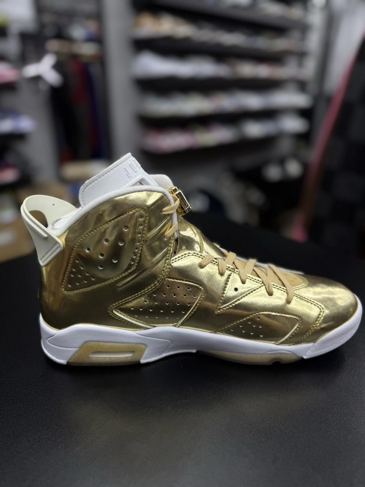 Jordan Brand Size 10 - Air Jordan 6 Retro Pinnacle (854271-730) Size US 10 / EU 43 - 9 Thumbnail