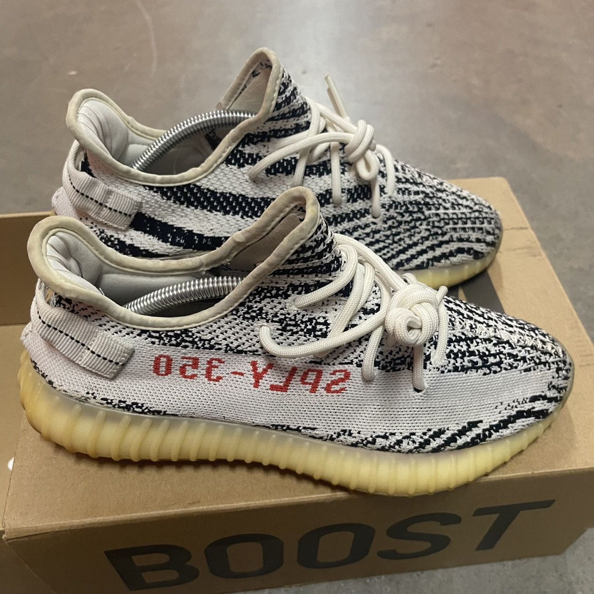 Other Yeezy 350 zebra size 9 Size US 9 / EU 42 - 4 Thumbnail