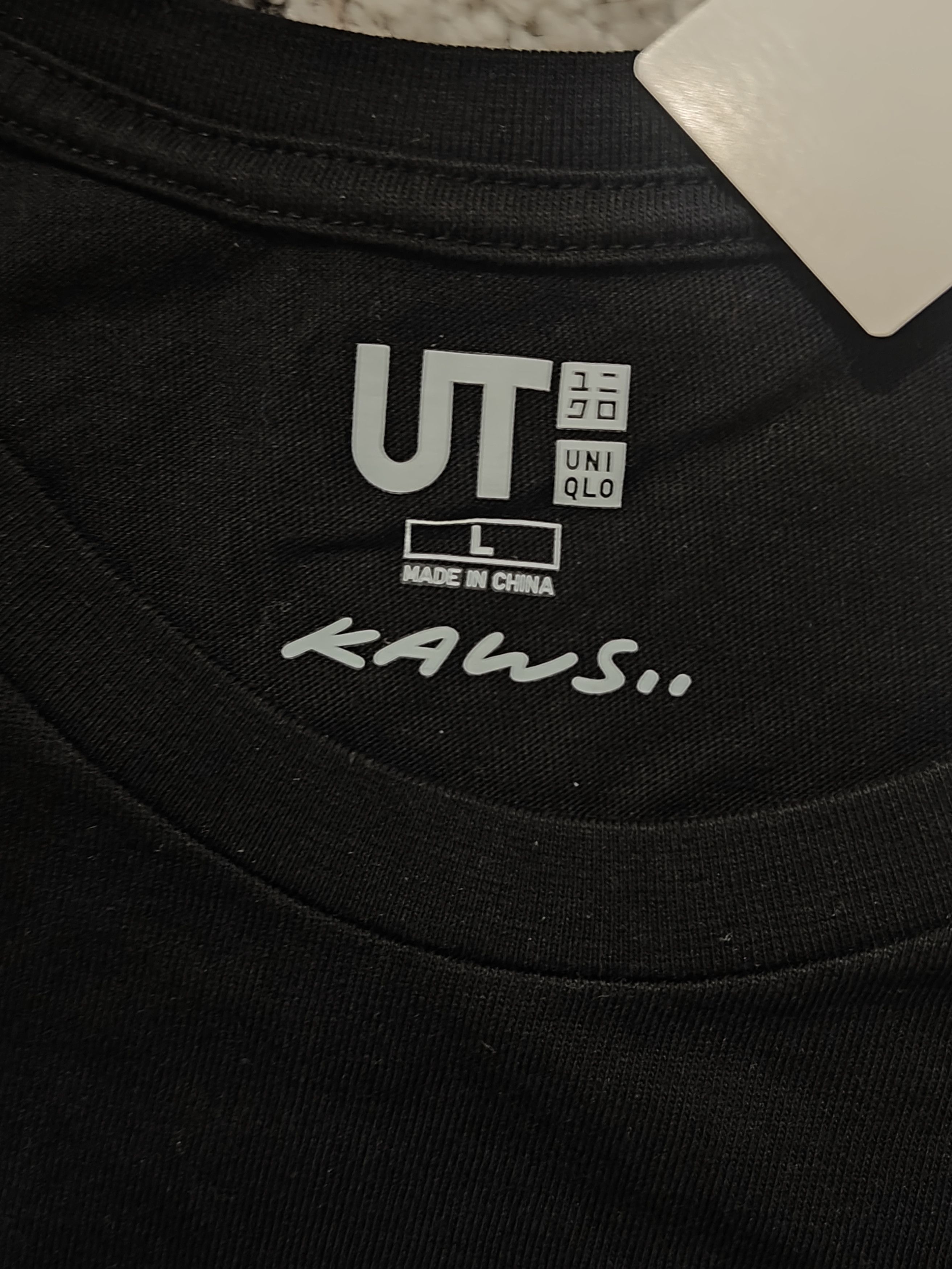 Kaws × Uniqlo Kaws x Uniqlo 2016 Heart Pocket T-shirt Size US M / EU 48-50 / 2 - 3 Thumbnail