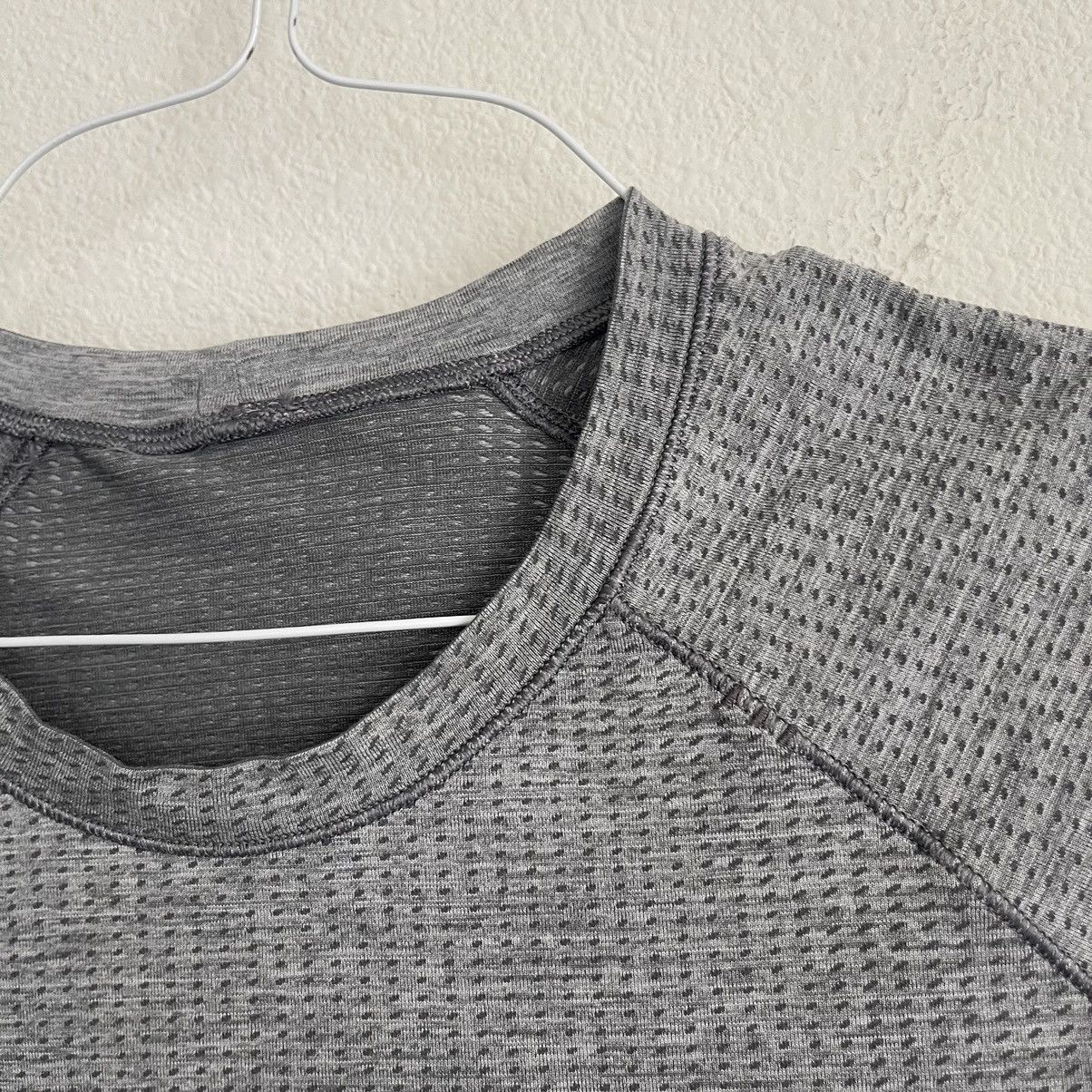 Lululemon Lululemon Breathable Short Sleeve Performance T Shirt Size US M / EU 48-50 / 2 - 3 Thumbnail
