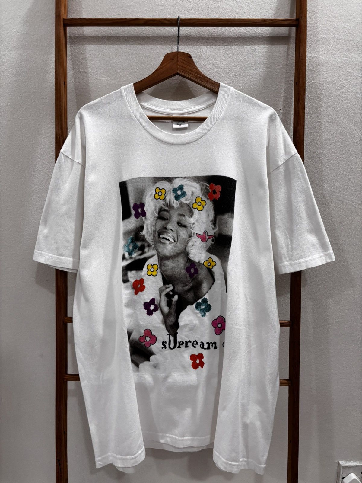 Supreme Supreme Naomi Campbell Gonz Tee Skateboarding Rare Hype Size US XL / EU 56 / 4 - 1 Thumbnail