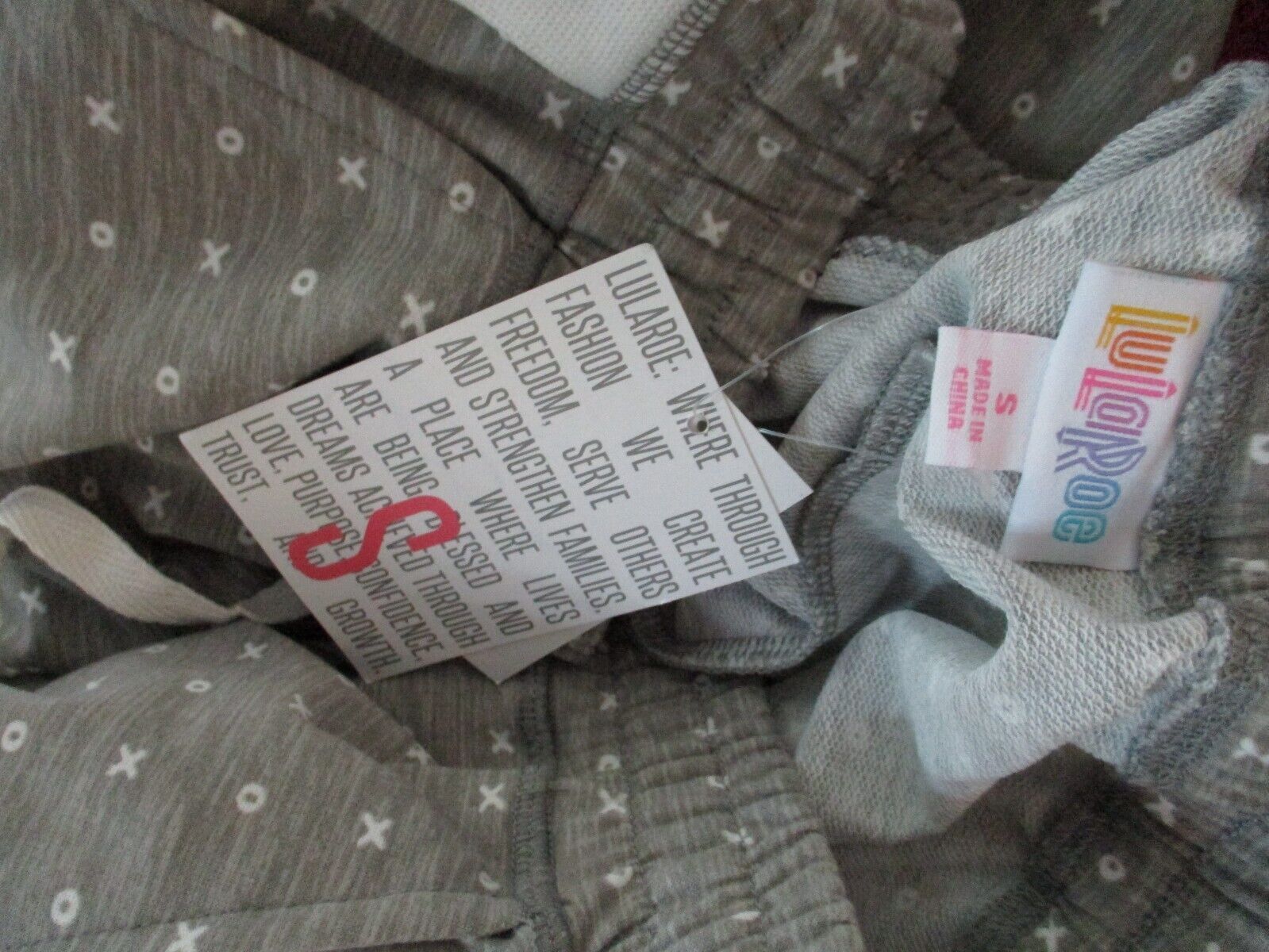 Other LuLaRoe NWT Jax Small Heathered Gray with White XO Joggers Size 28" / US 6 / IT 42 - 5 Thumbnail