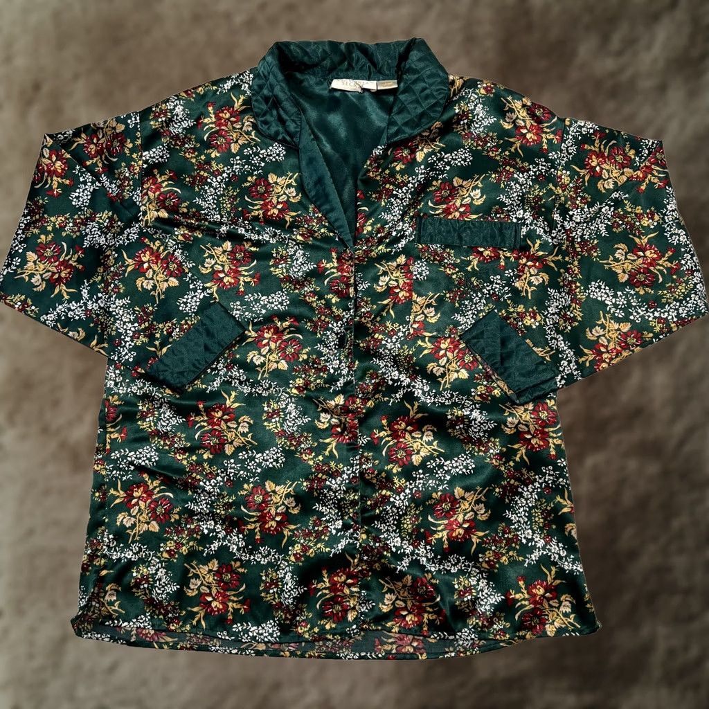 Victoria's Secret VINTAGE Victoria's Secret Pajama Set Womens Small Green Floral Quilted Satin 90s Size ONE SIZE - 1 Thumbnail