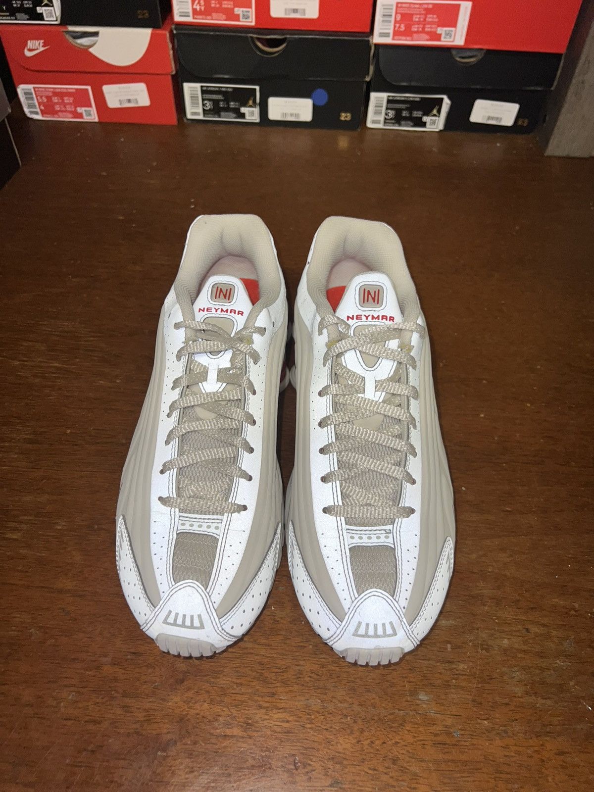 Nike Nike Shox R4 X Neymar JR Platinum Tint size 9 Size US 9 / EU 42 - 5 Thumbnail
