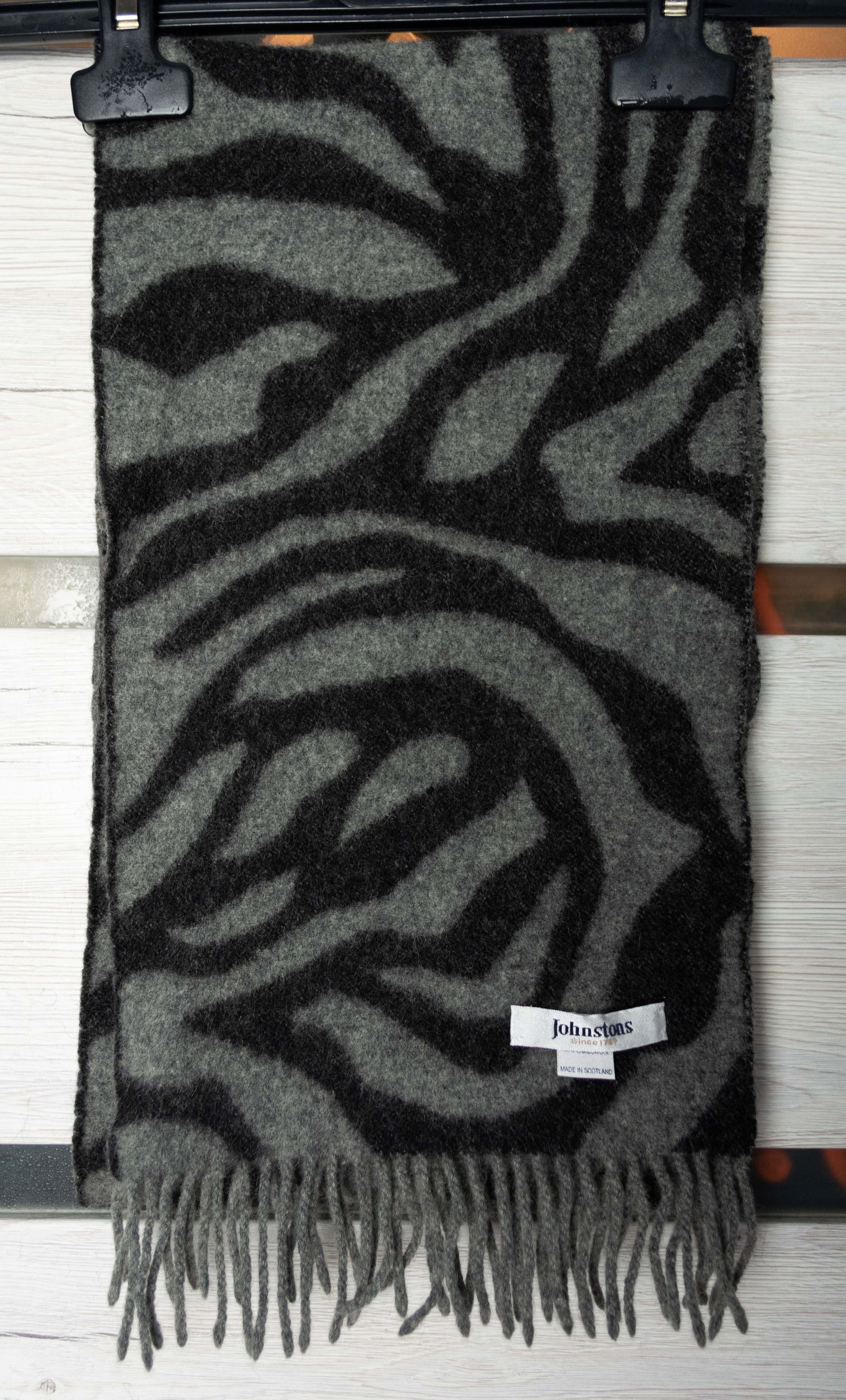 Johnstons Of Elgin Johnstones of Elgin grey wool scarf Size ONE SIZE - 6 Thumbnail