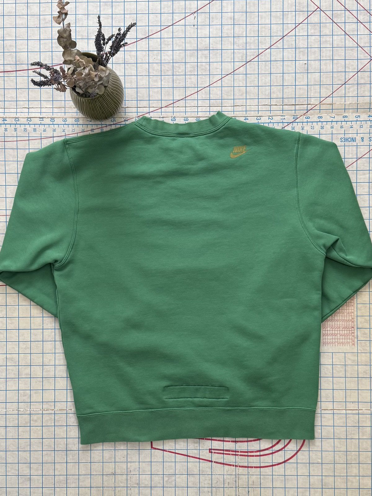 Nike × Vintage Vintage Y2K Nike Shoes Never Smile Crewneck Sweater Green Size US L / EU 52-54 / 3 - 19 Thumbnail