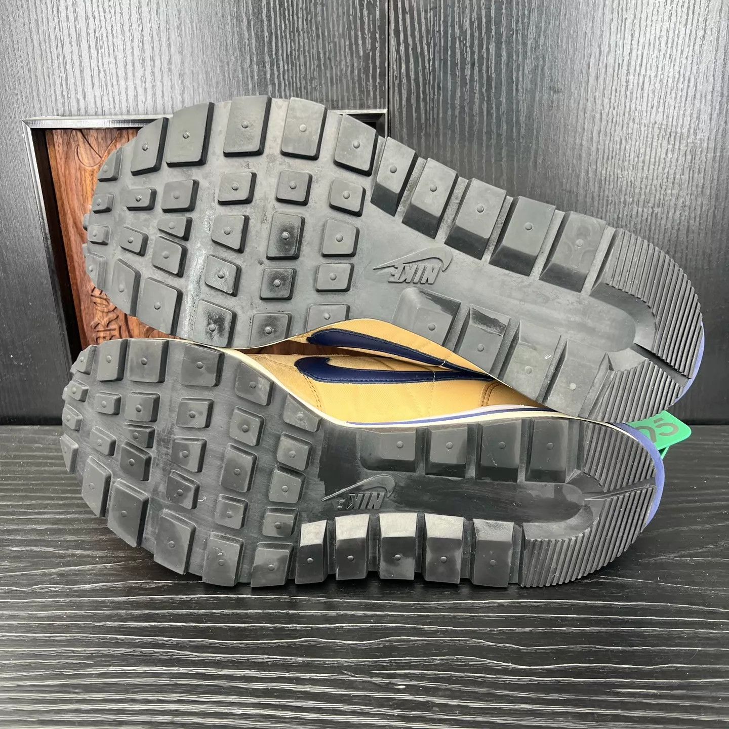 Nike Nike sacai vaporwaffle sesame 42.5 worn once, original box Size US 9.5 / EU 42-43 - 6 Thumbnail