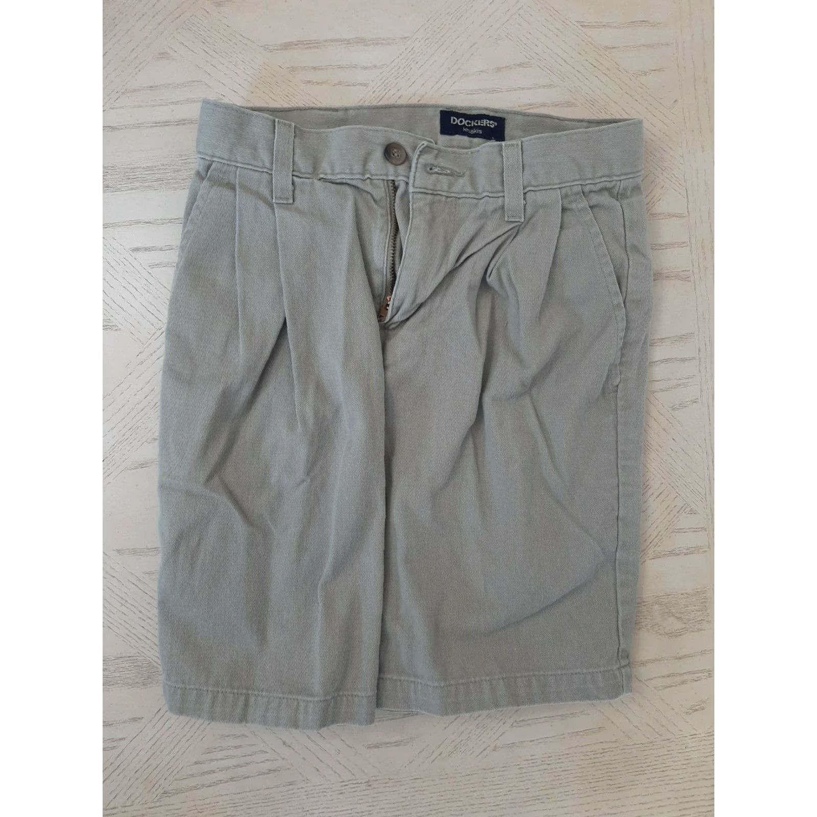Dockers DOCKERS Women's Shorts Beige Tan Khaki Cotton Blend Size 8 Bermuda Shorts Flat Front Pockets Zip Size 30" / US 8 / IT 44 - 2 Thumbnail