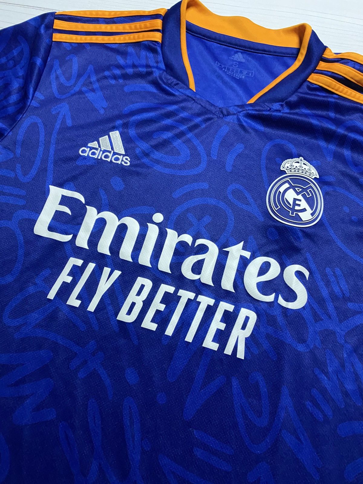 Adidas Adidas Real Madrid 2021/22 away football y2k t shirt soccer Size US S / EU 44-46 / 1 - 7 Thumbnail